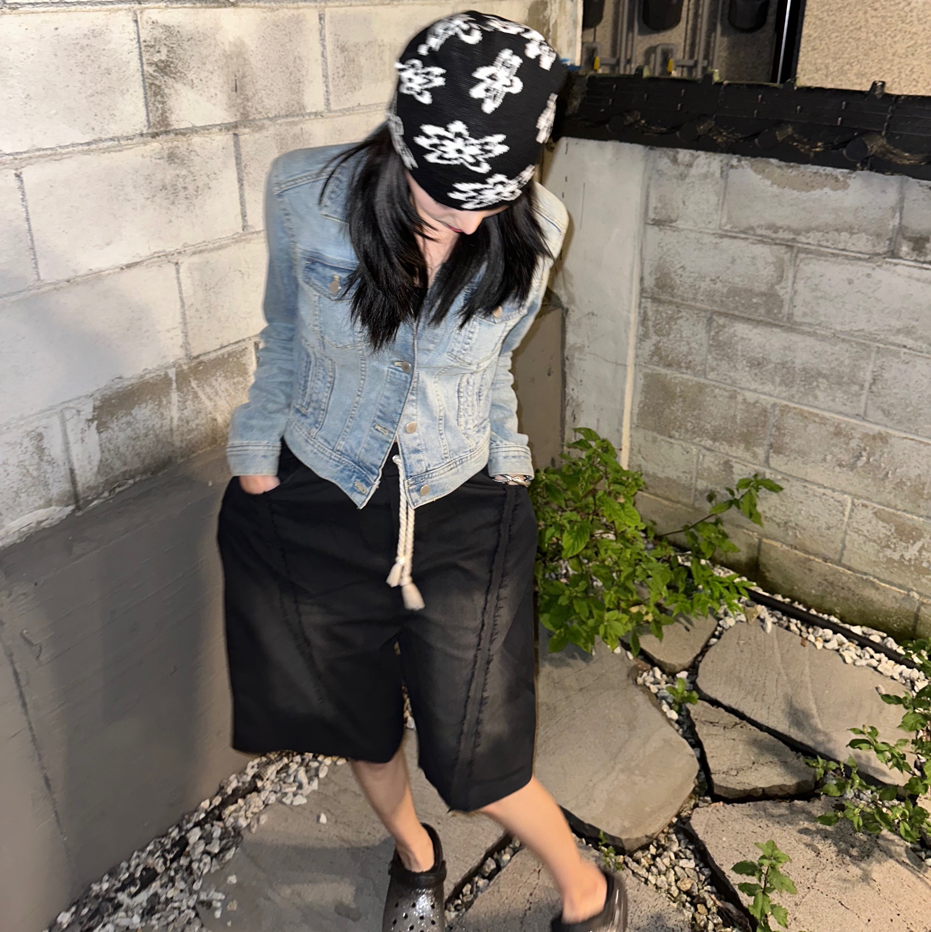 Aeae Jacquard Flower Beanie Black, Crocs Classic Glitter Lined Clog Black Silver 착용 스타일 - 3