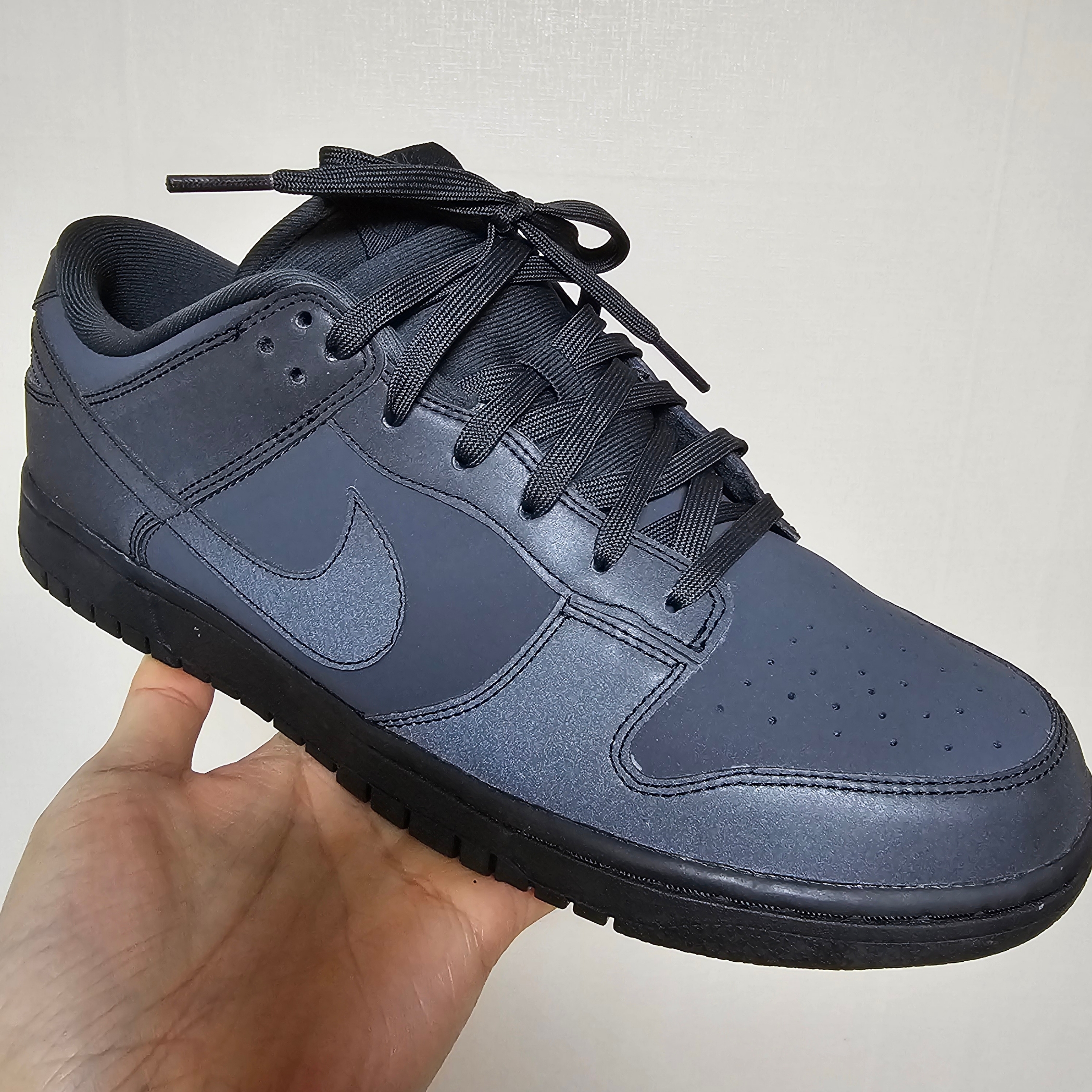 (W) Nike Dunk Low Anthracite Black 착용 스타일 - 1