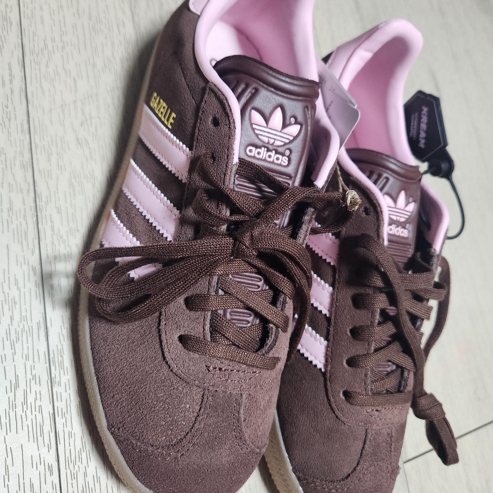 Adidas Gazelle Auburn Clear Pink 착용 스타일 - 1