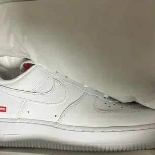 Nike x Supreme Air Force 1 Low White 착용 스타일