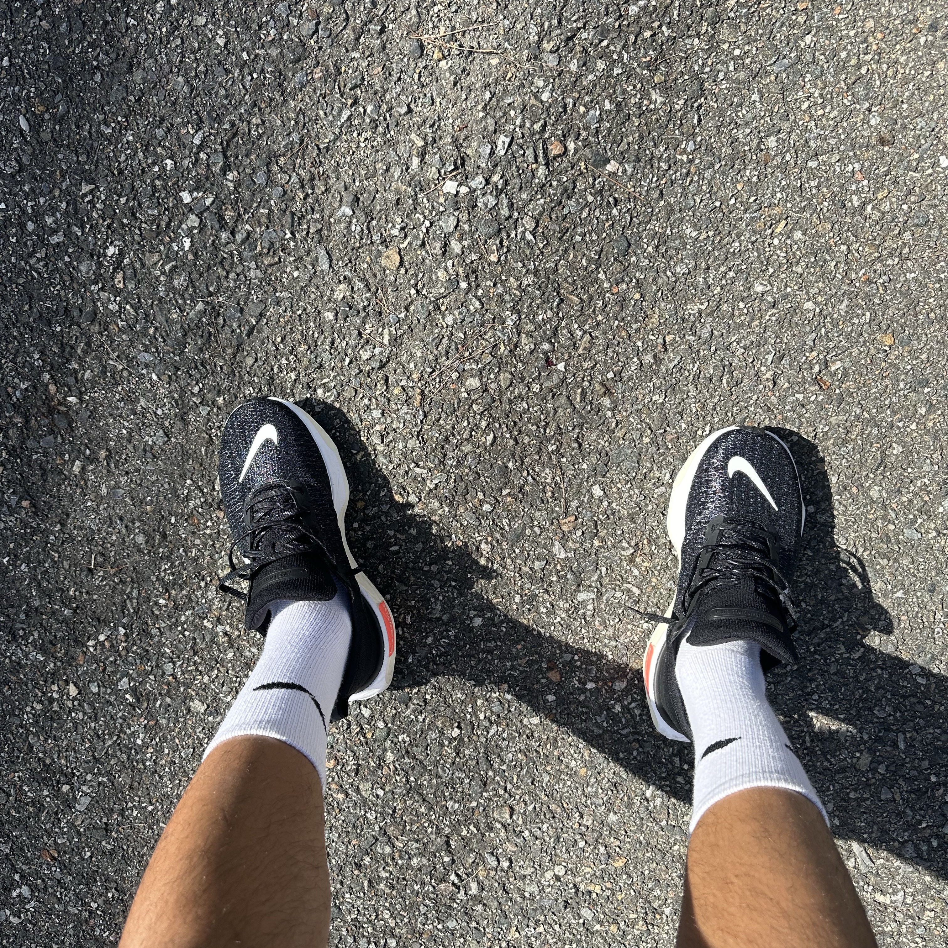 Nike ZoomX Invincible Run Flyknit 3 Black White 착용 스타일