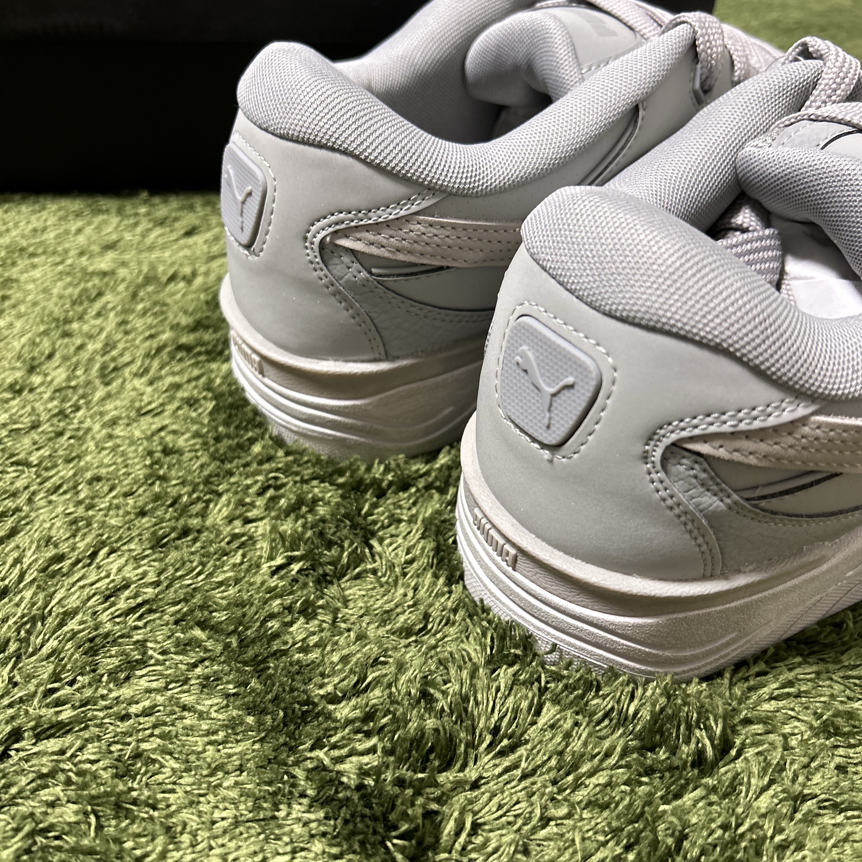 Puma 180 Reflective Smoke Gray Feather Gray 착용 스타일 - 7