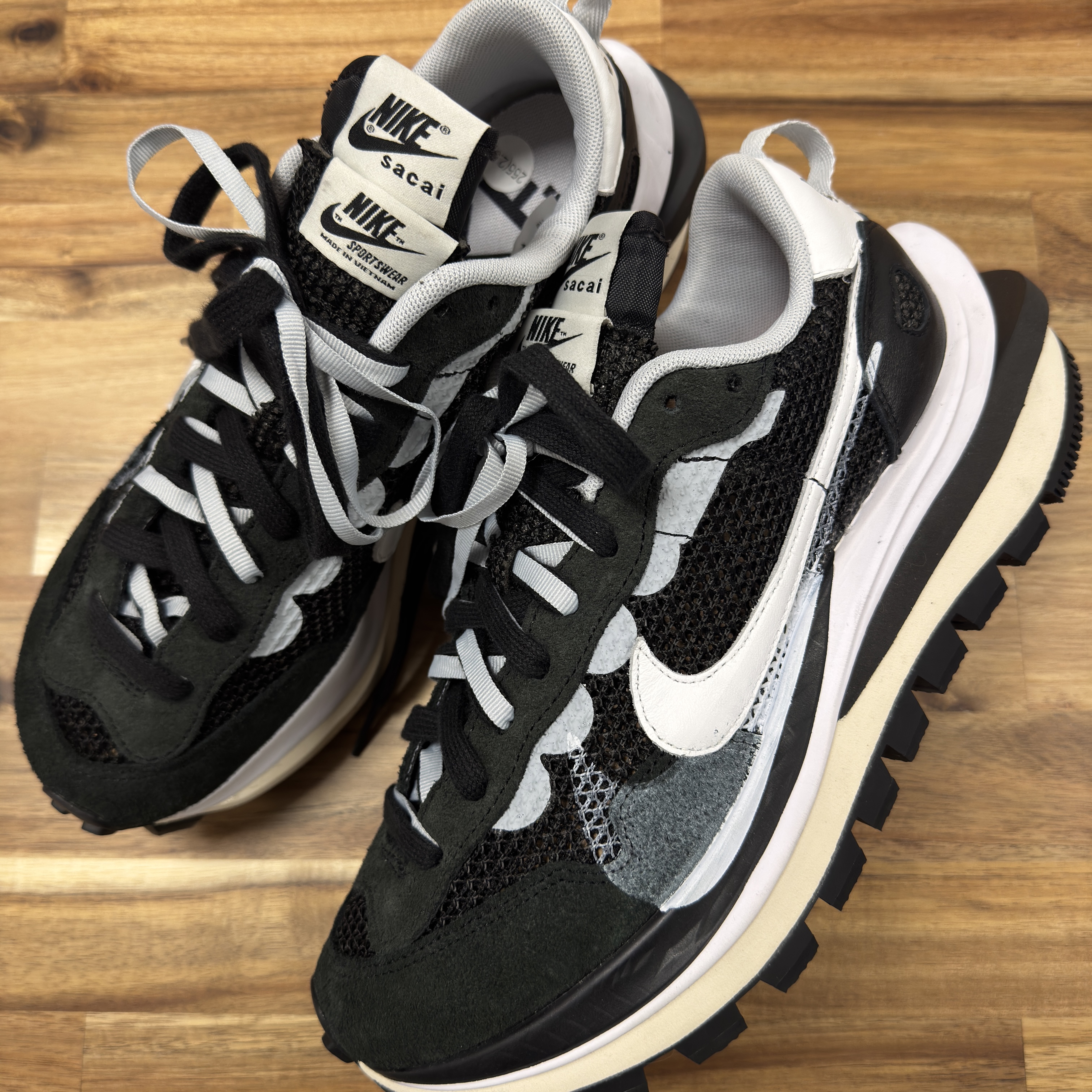 Nike x Sacai VaporWaffle Black White 착용 스타일 - 2
