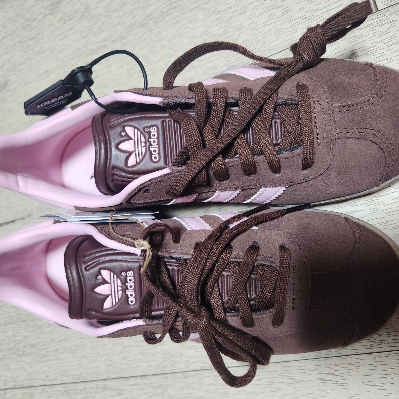 Adidas Gazelle Auburn Clear Pink 착용 스타일 - 3