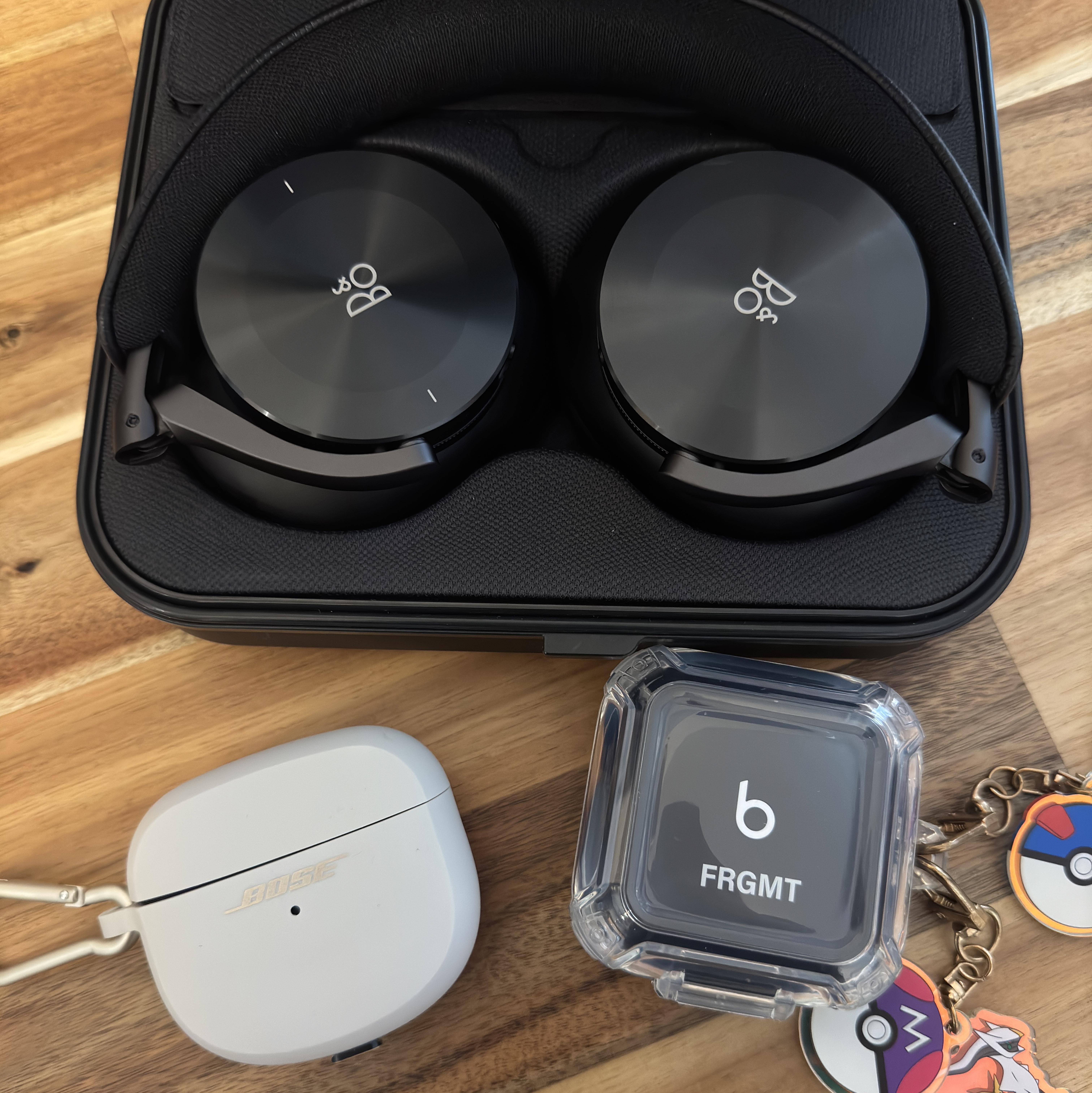 Bang & Olufsen Beoplay H95 Black, Beats x Fragment Design Fit Pro Special Edition Ink Black (Korean Ver.) 착용 스타일