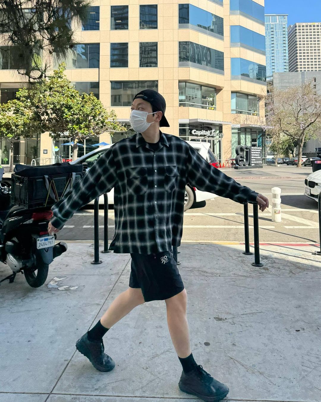 Auralee Super Light Wool Check Shirt Beige Blue Check - 24AW, Auralee Super Light Wool Check Shirt Charcoal Grey Check - 24AW 착용 스타일 - 3