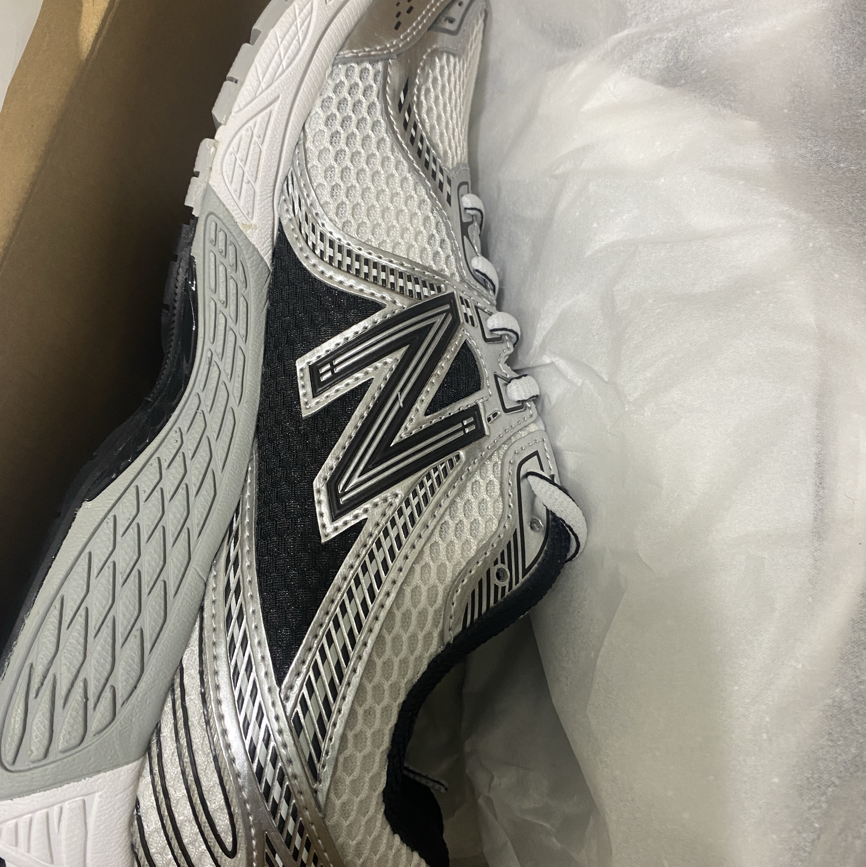 New Balance 860v2 White Black 착용 스타일