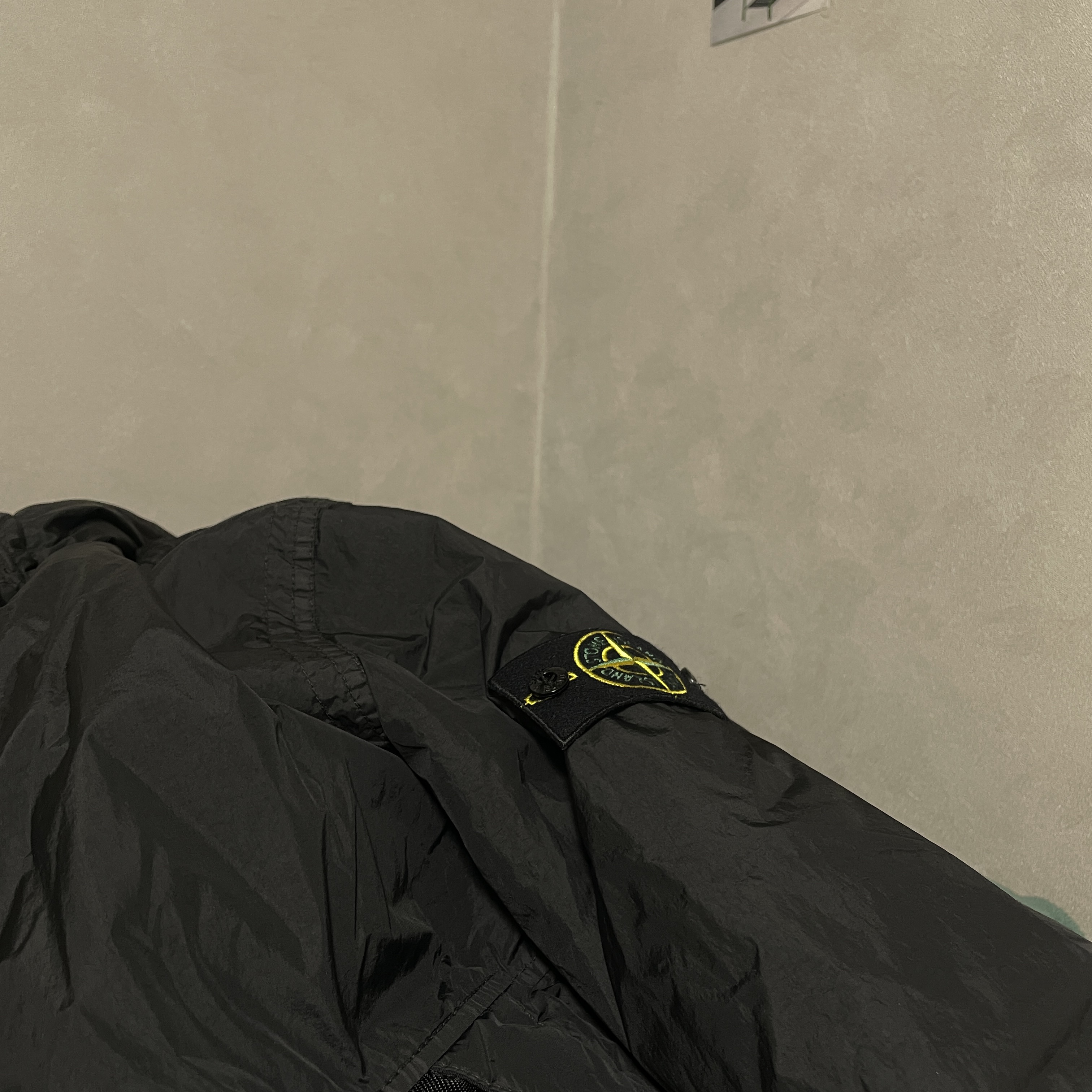 Stone Island 40823 Garment Dyed Crinkle Reps Recycled Nylon with Primaloft TC Jacket Black - 23FW 착용 스타일