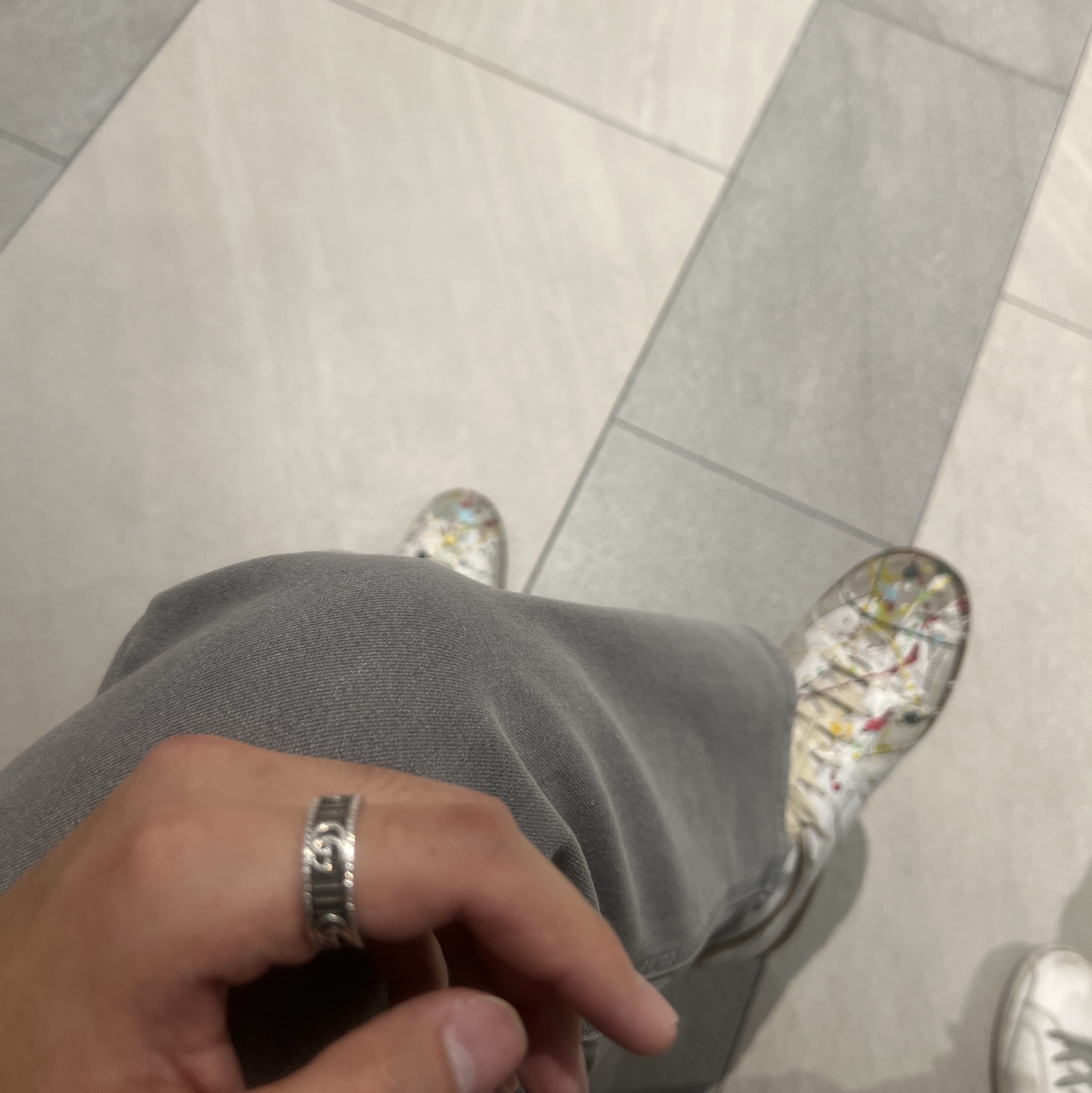 Gucci Ring with Double G Silver, (W) Maison Margiela Replica Paint Drop Sneakers White 착용 스타일