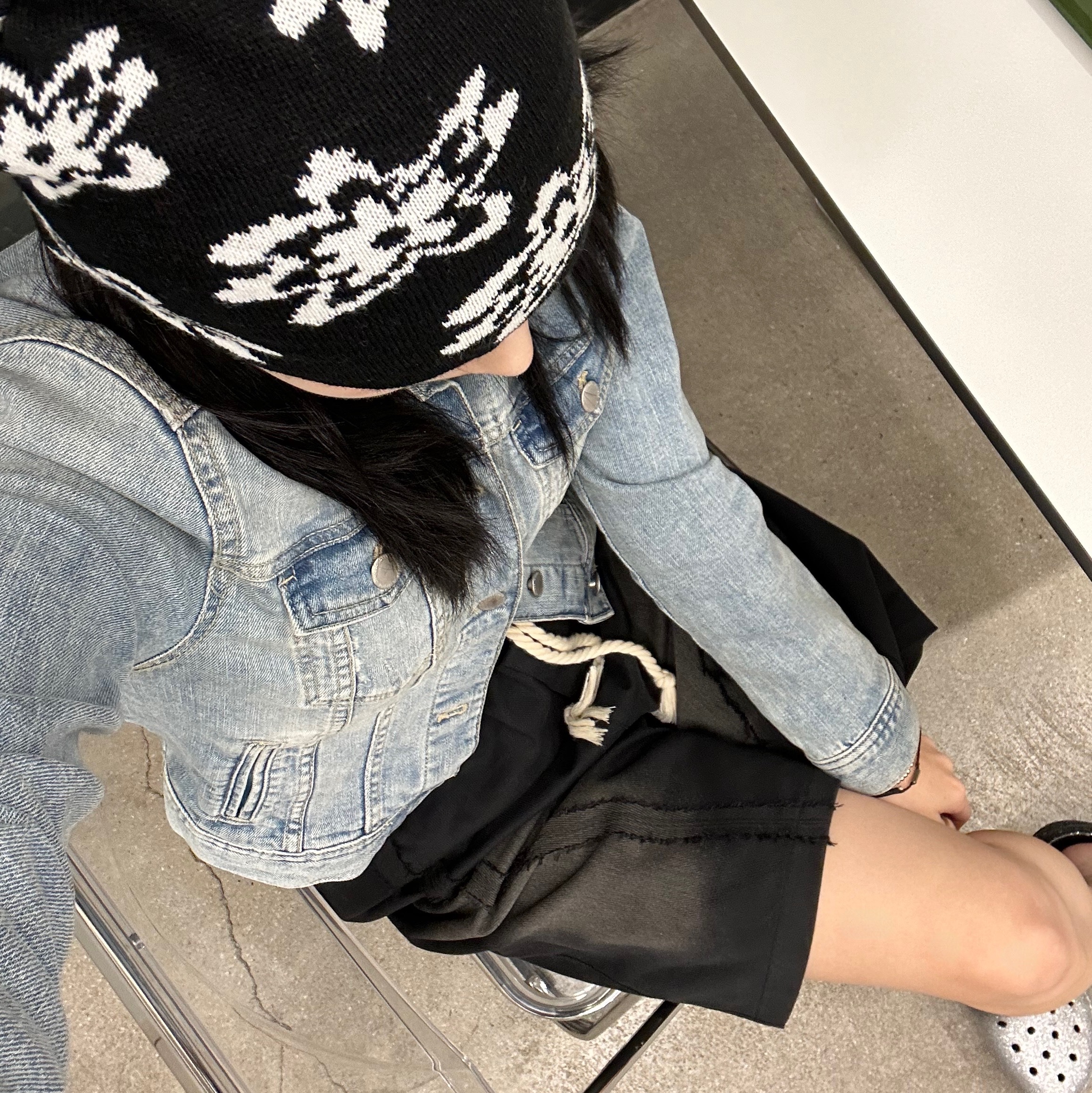 Aeae Jacquard Flower Beanie Black, Crocs Classic Glitter Lined Clog Black Silver 착용 스타일 - 4