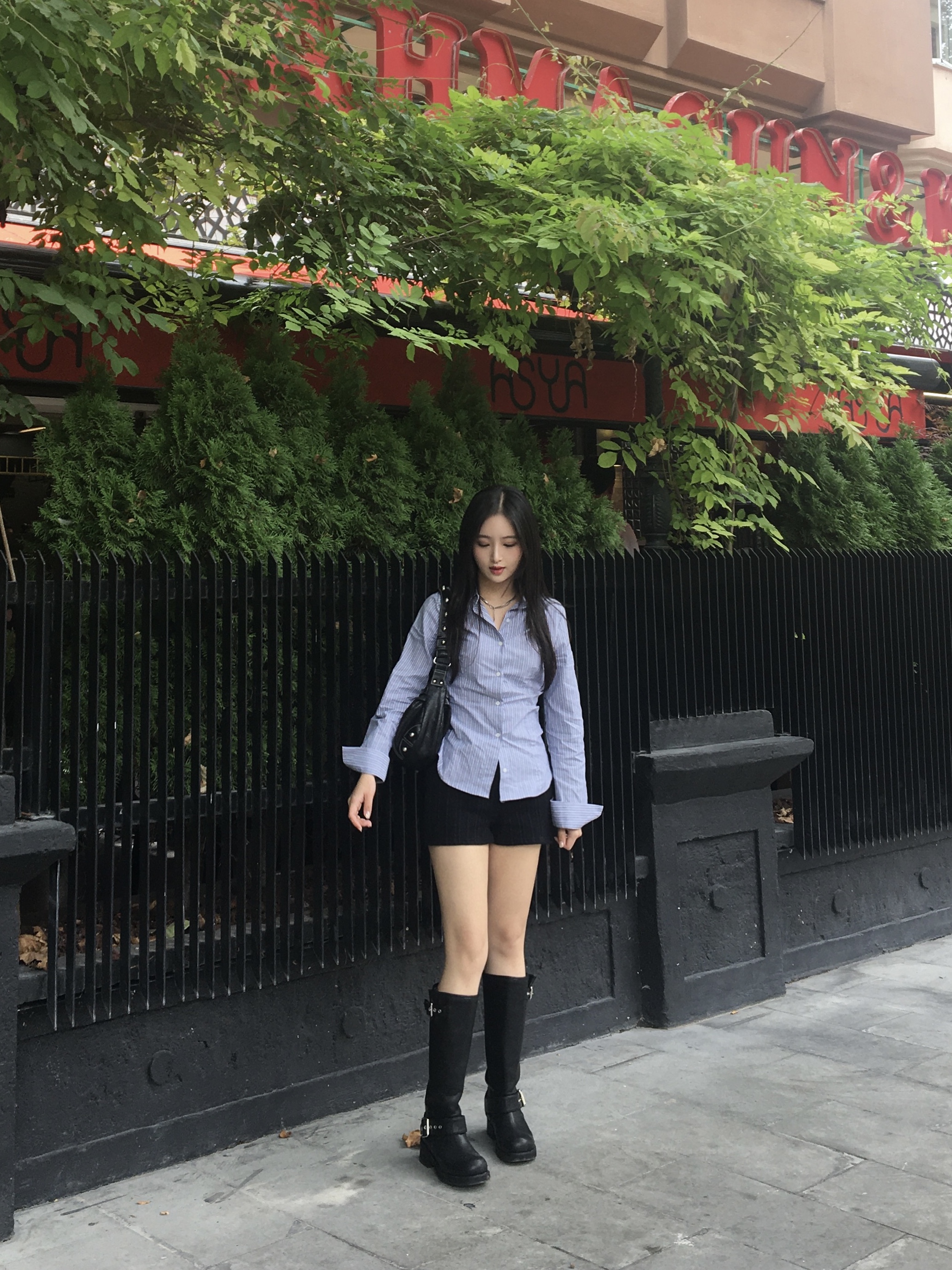 Threetimes Johnny Bag Black 착용 스타일