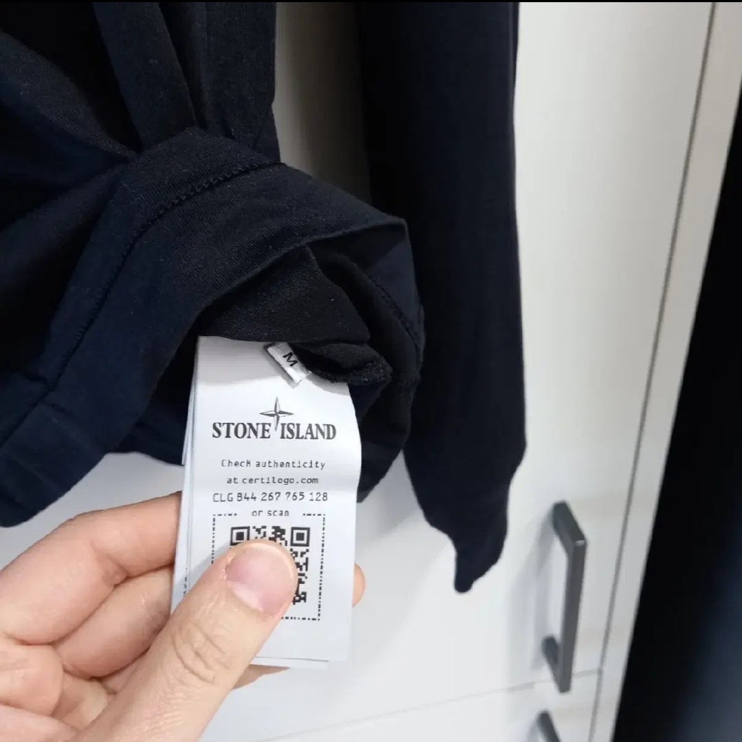 Stone Island 22713 60/2 Cotton Jersey Slim Fit L/S T-Shirt Black - 24FW 착용 스타일 - 3