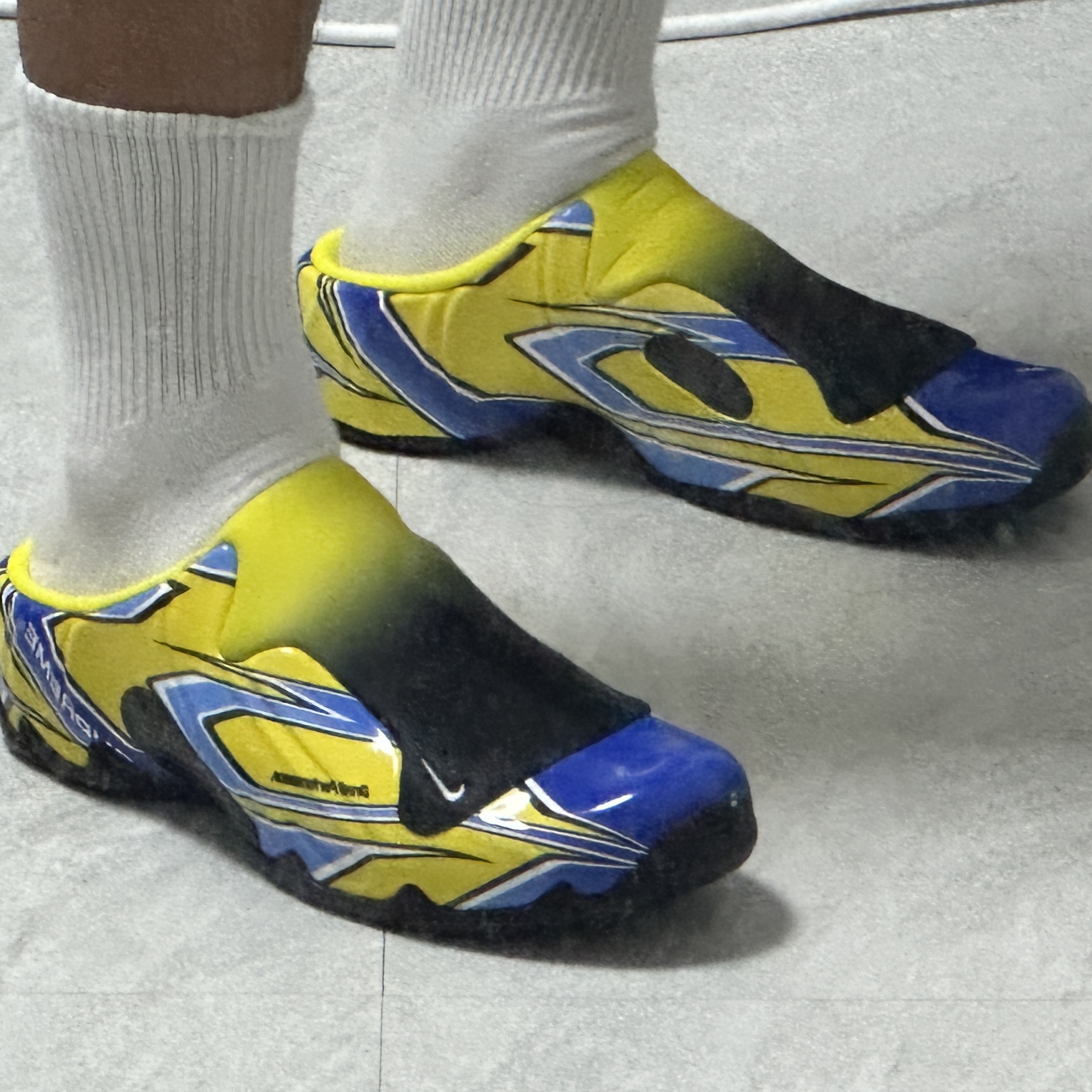Nike x Supreme Clogposite Blue Multi - 24FW 착용 스타일