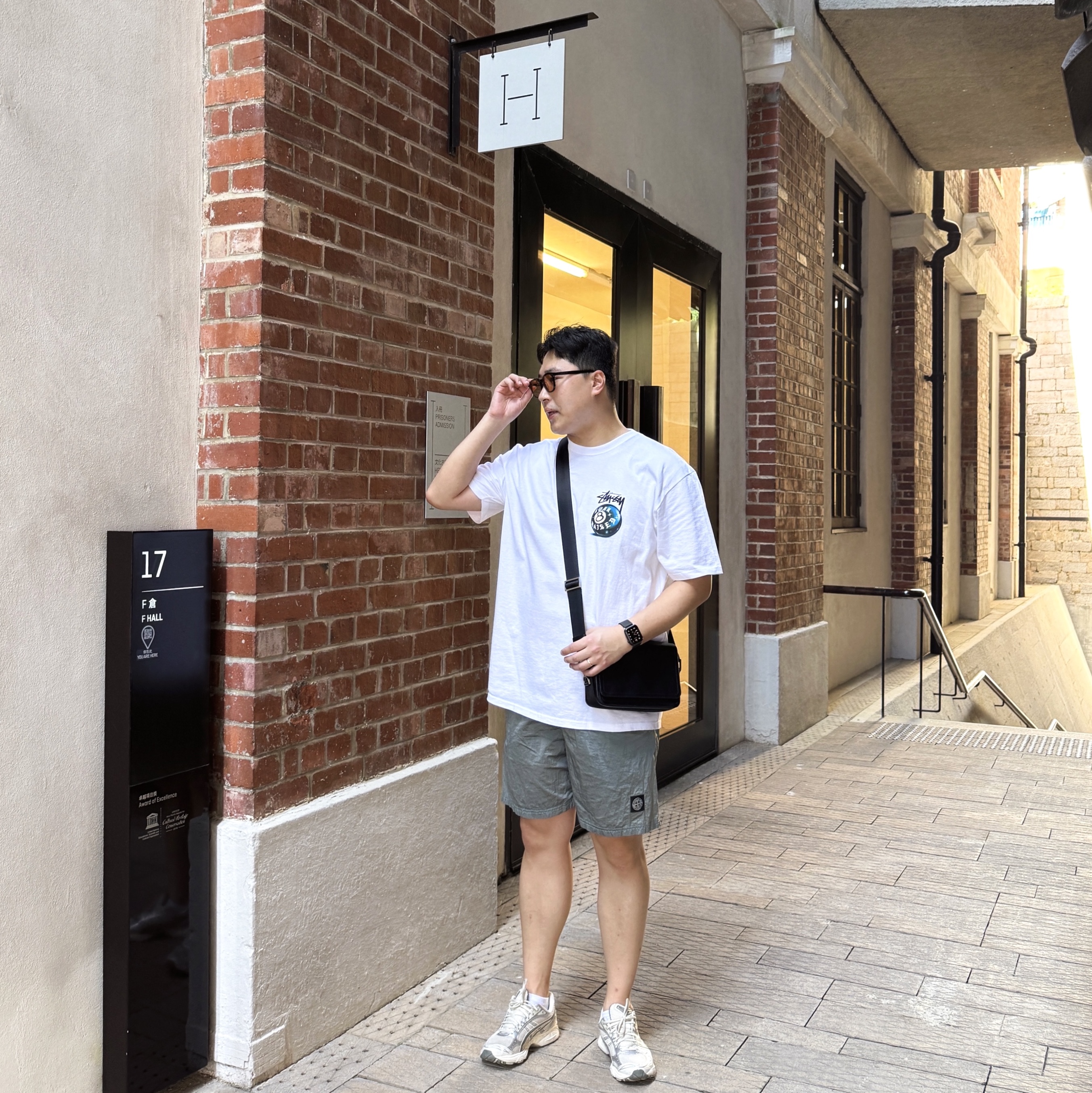 Stussy x Born X Raised 8 Ball T-Shirt White, Asics Gel-Kayano 14 Birch Dark Pewter 착용 스타일 - 2
