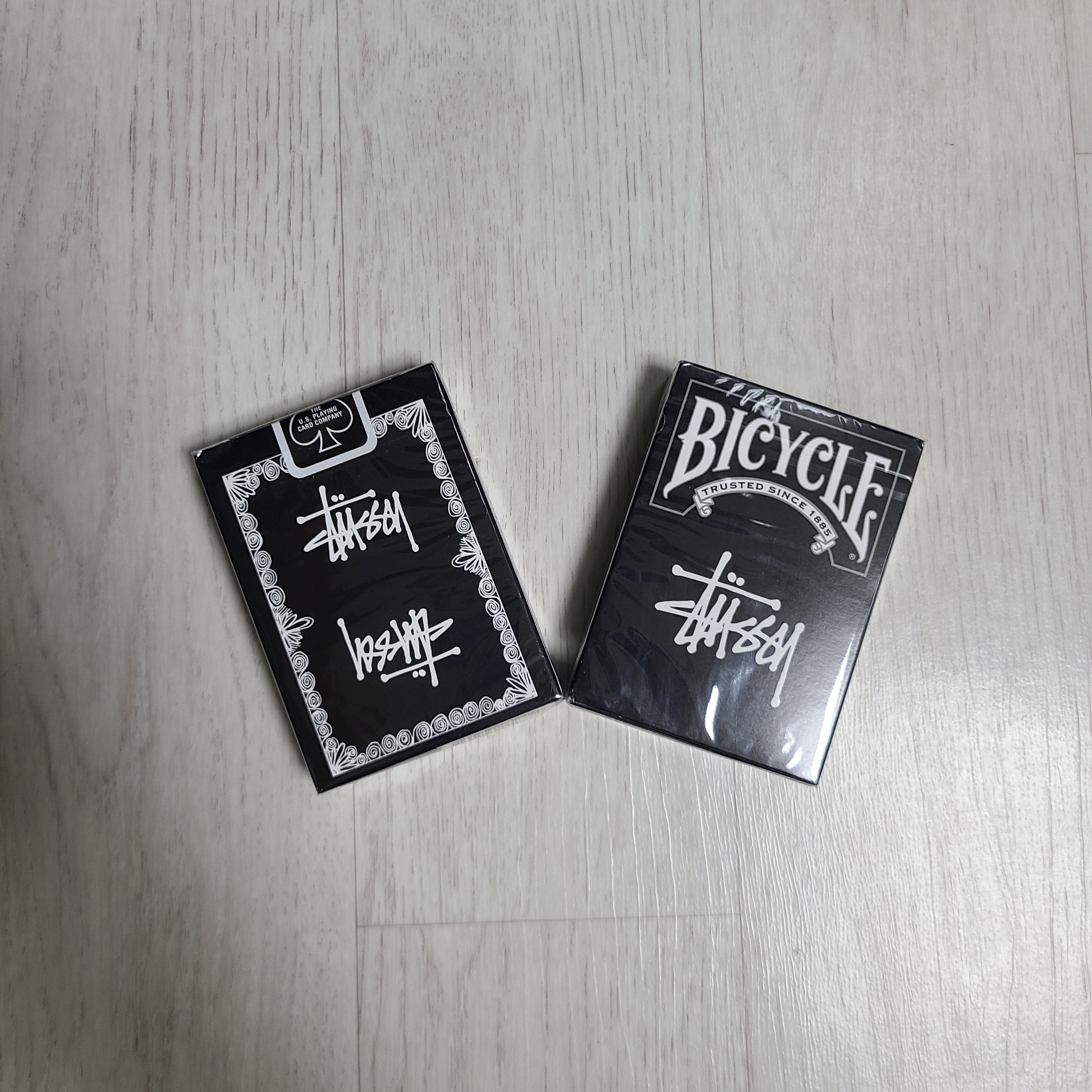Stussy Playing Cards Black 착용 스타일