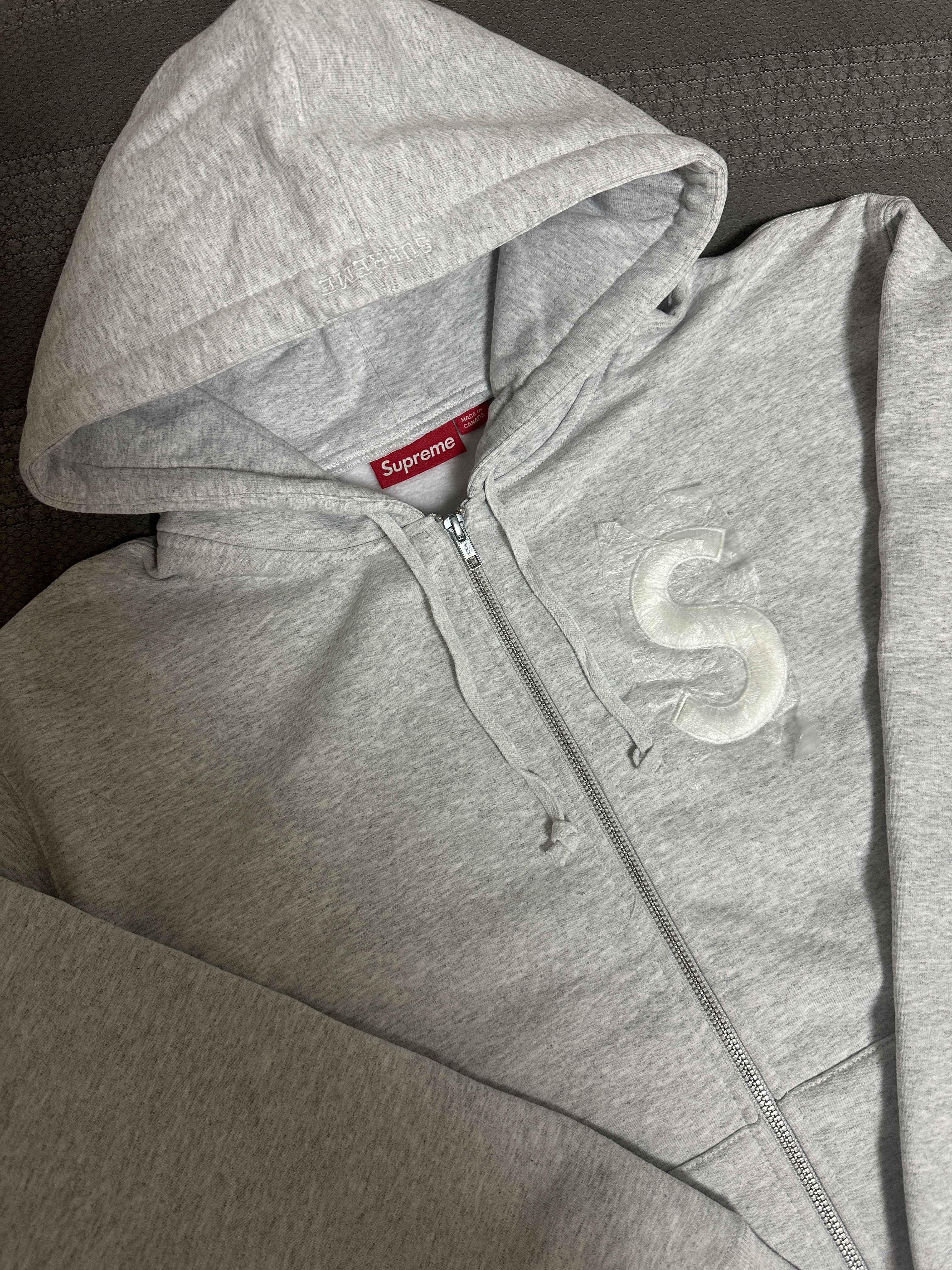 Supreme S Logo Zip Up Hooded Sweatshirt Ash Grey - 24FW 착용 스타일 - 2