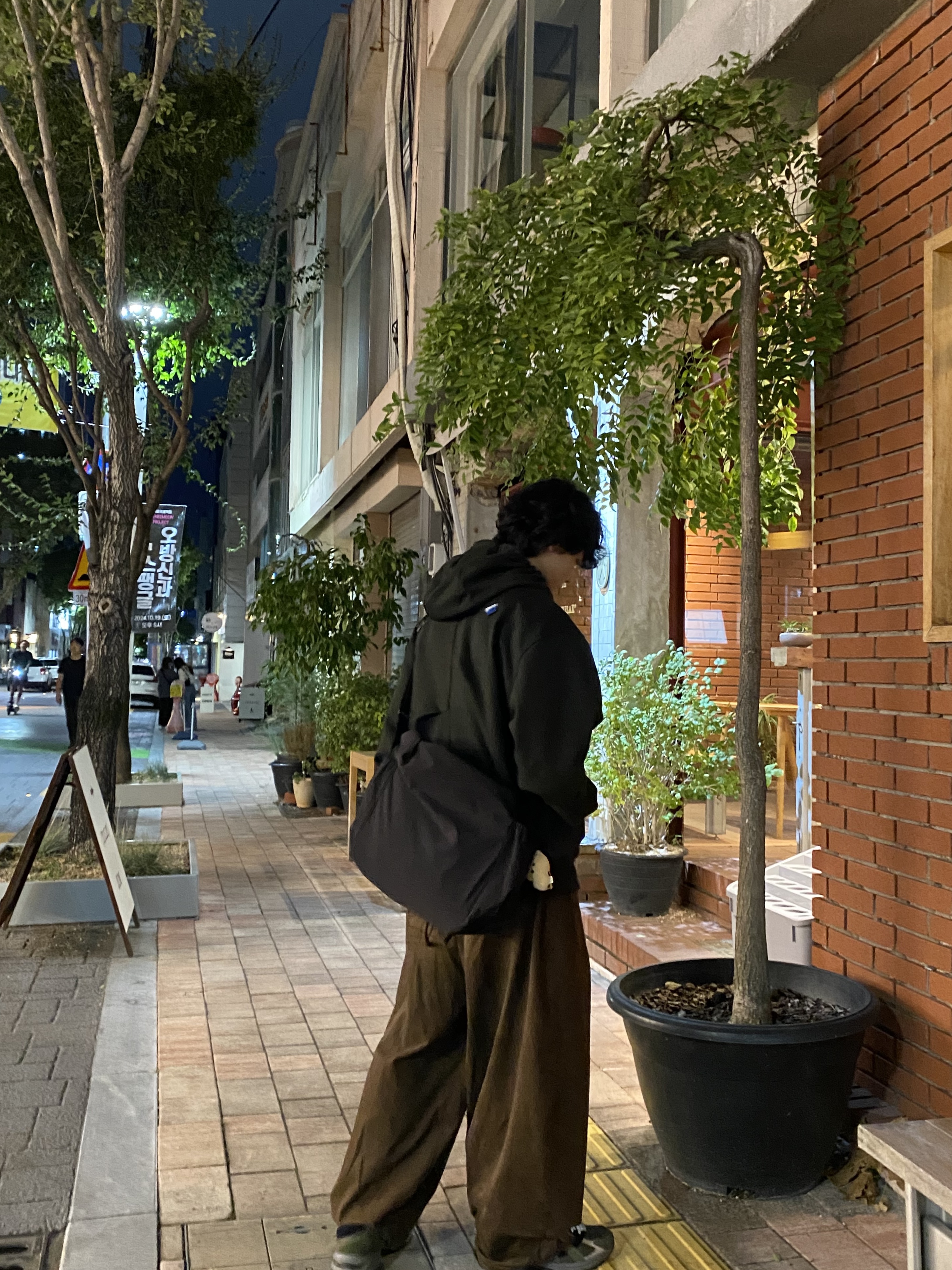 Ader Error Nolc Logo Hoodie Zip-Up Khaki 착용 스타일 - 2