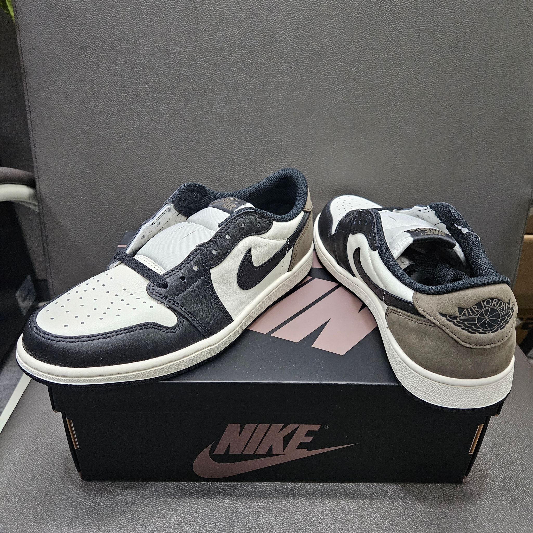 Jordan 1 Retro Low OG Mocha 착용 스타일