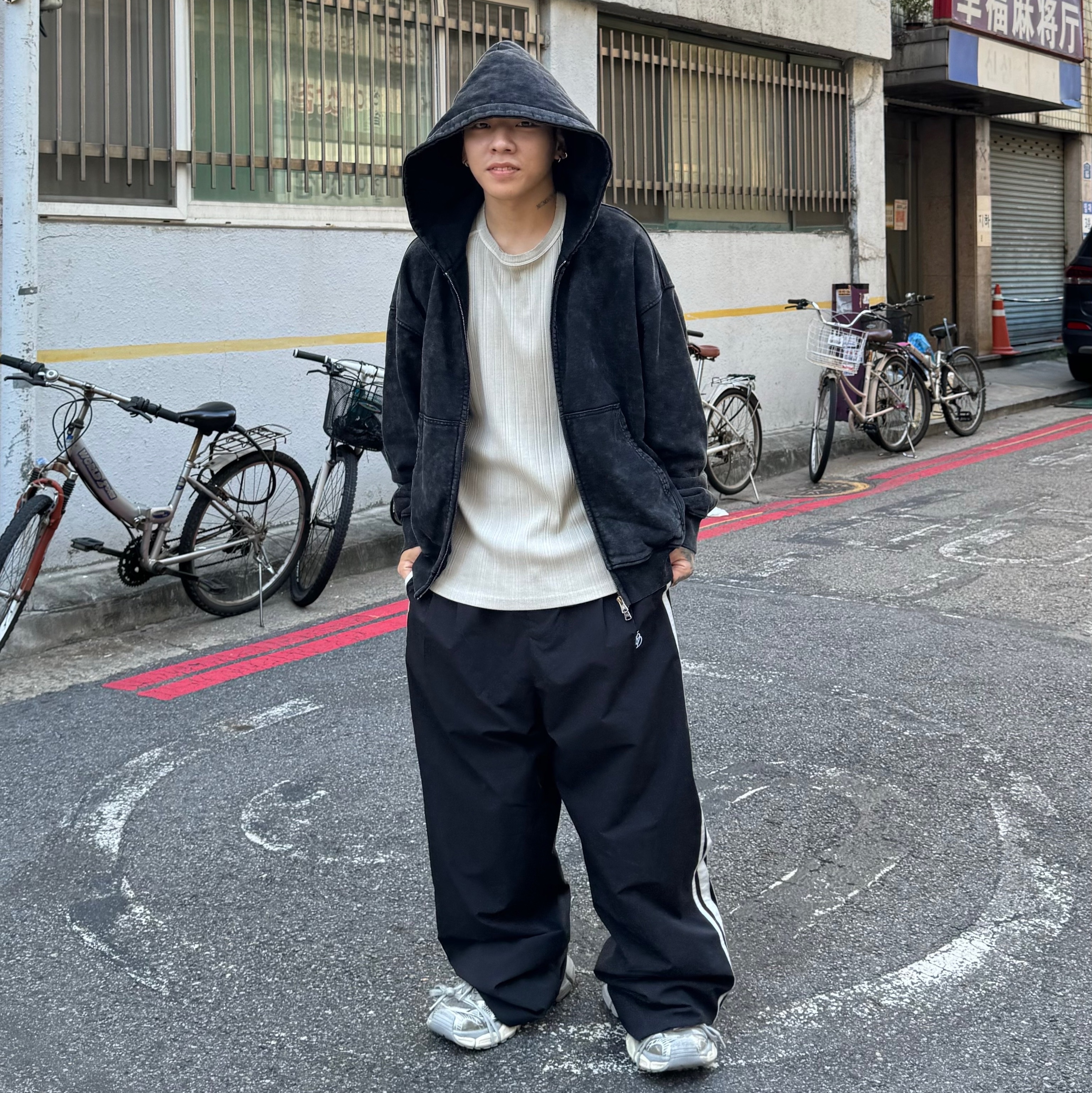 Balenciaga 3XL Sneakers Light Beige 착용 스타일 - 1