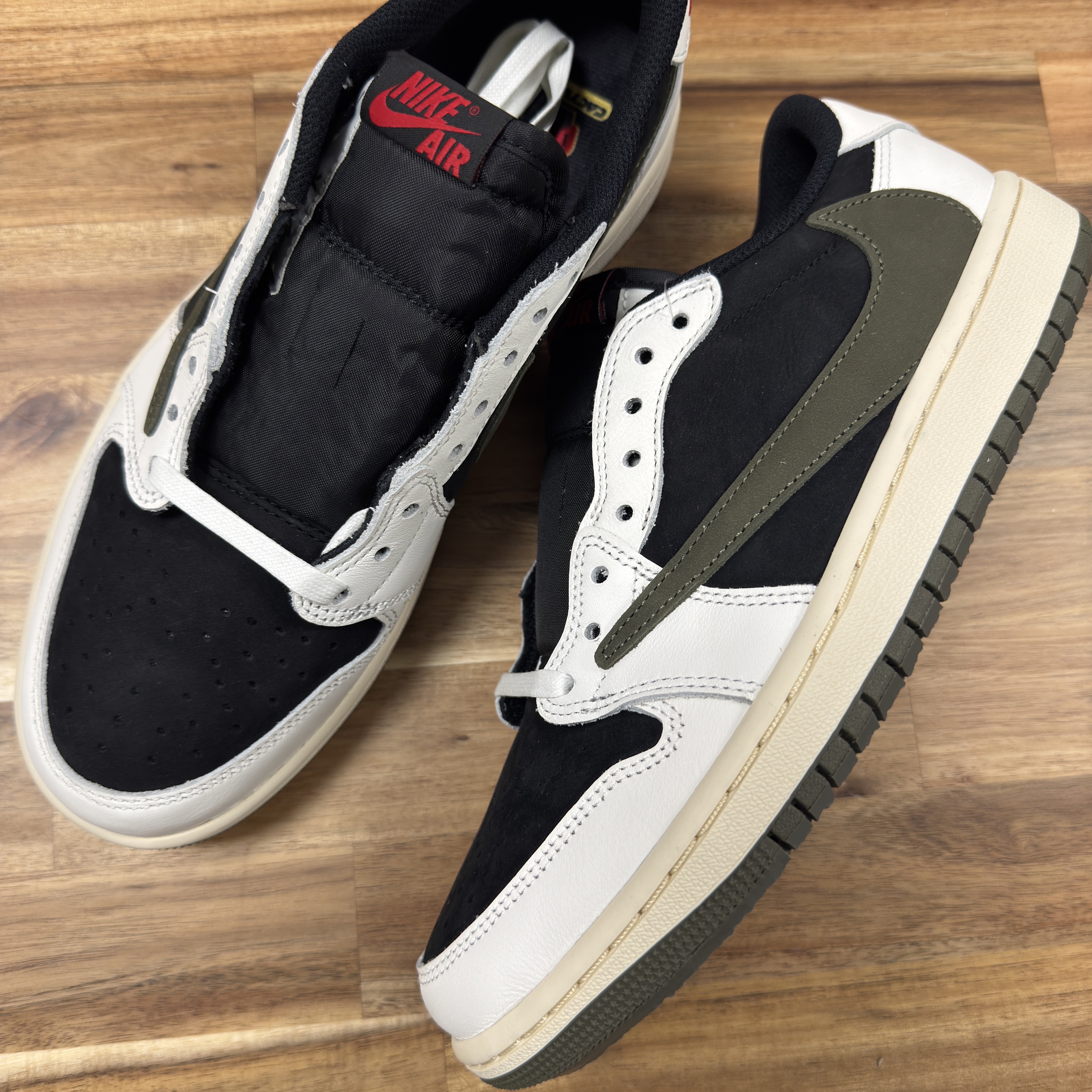 (W) Jordan 1 x Travis Scott Retro Low OG SP Medium Olive 착용 스타일 - 2
