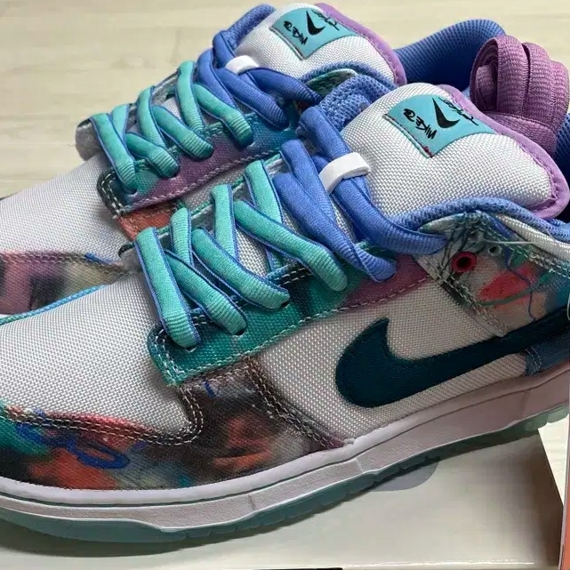 Nike x Futura Laboratories SB Dunk Low OG QS White and Geode Teal 착용 스타일