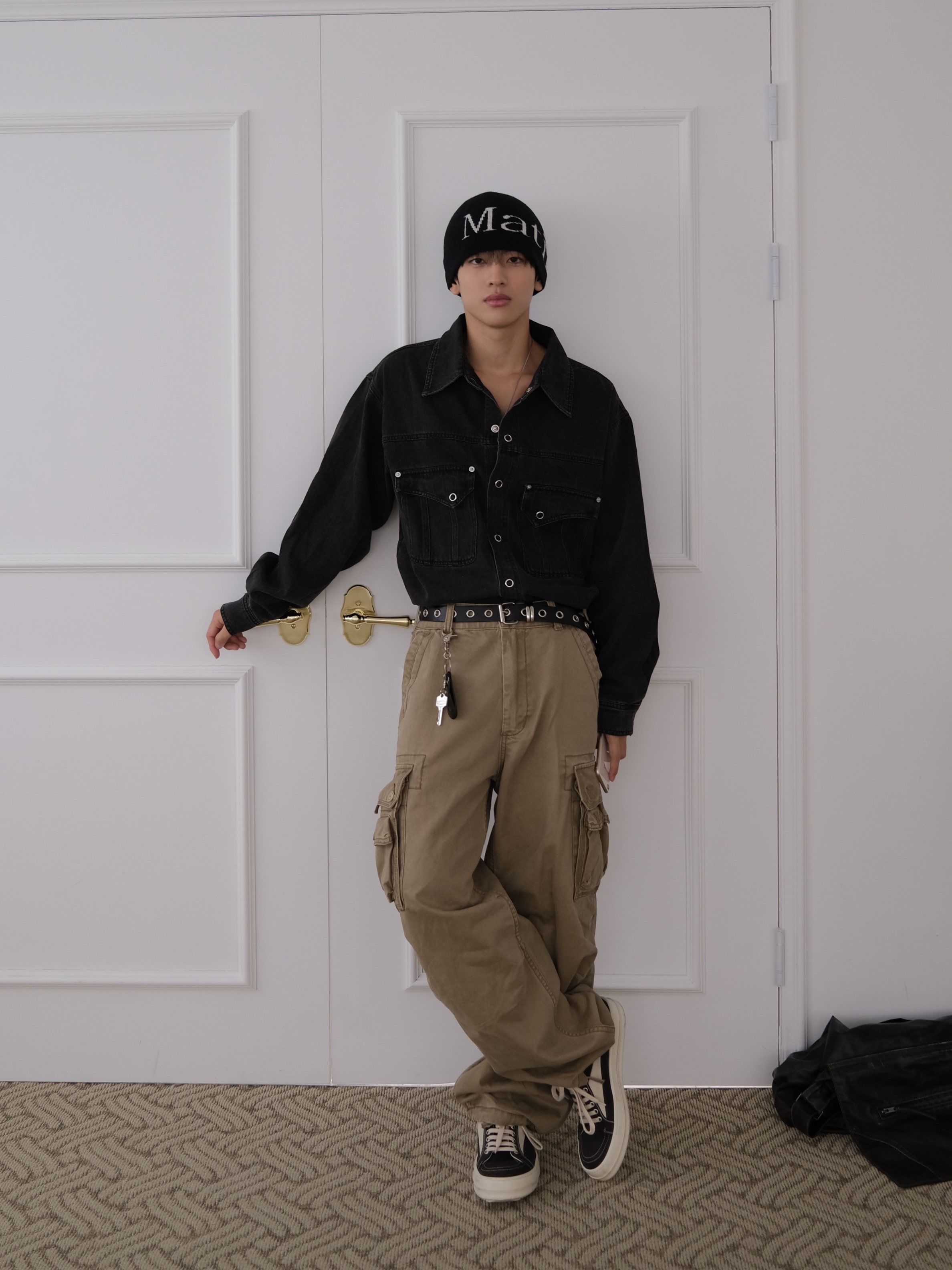 Matin Kim Logo Jacquard Short Beanie Black 착용 스타일 - 3