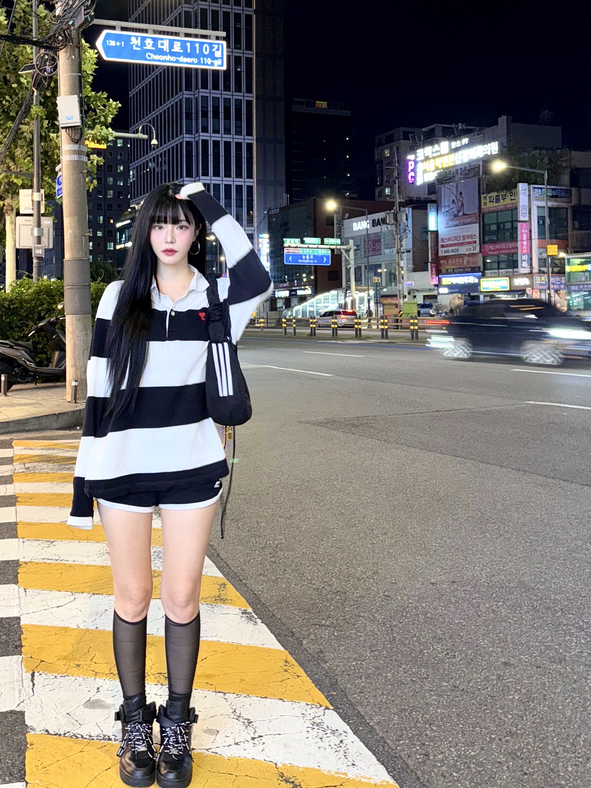 Ami De Coeur Striped Polo Shirt Black White, Nike x Supreme Air Force 1 Mid Black 착용 스타일 - 1
