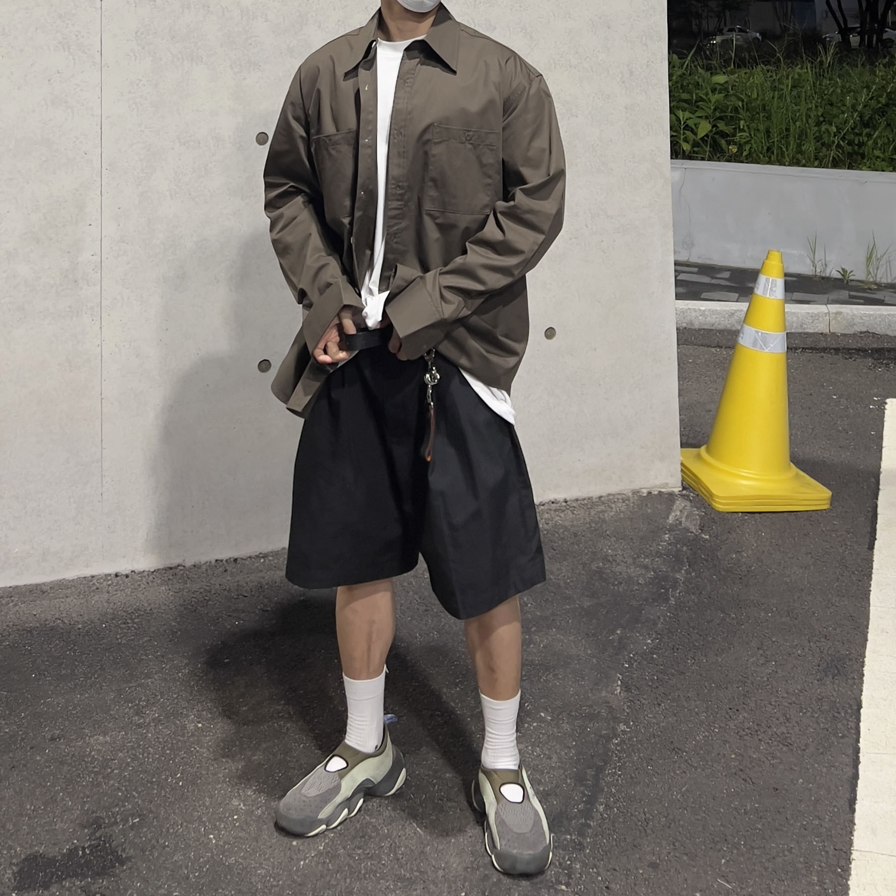 Oakley Factory Team x Brain Dead Flesh Sandal Iron Brown Grey, Oakley Factory Team x Brain Dead Flesh Sage Sand 착용 스타일 - 5