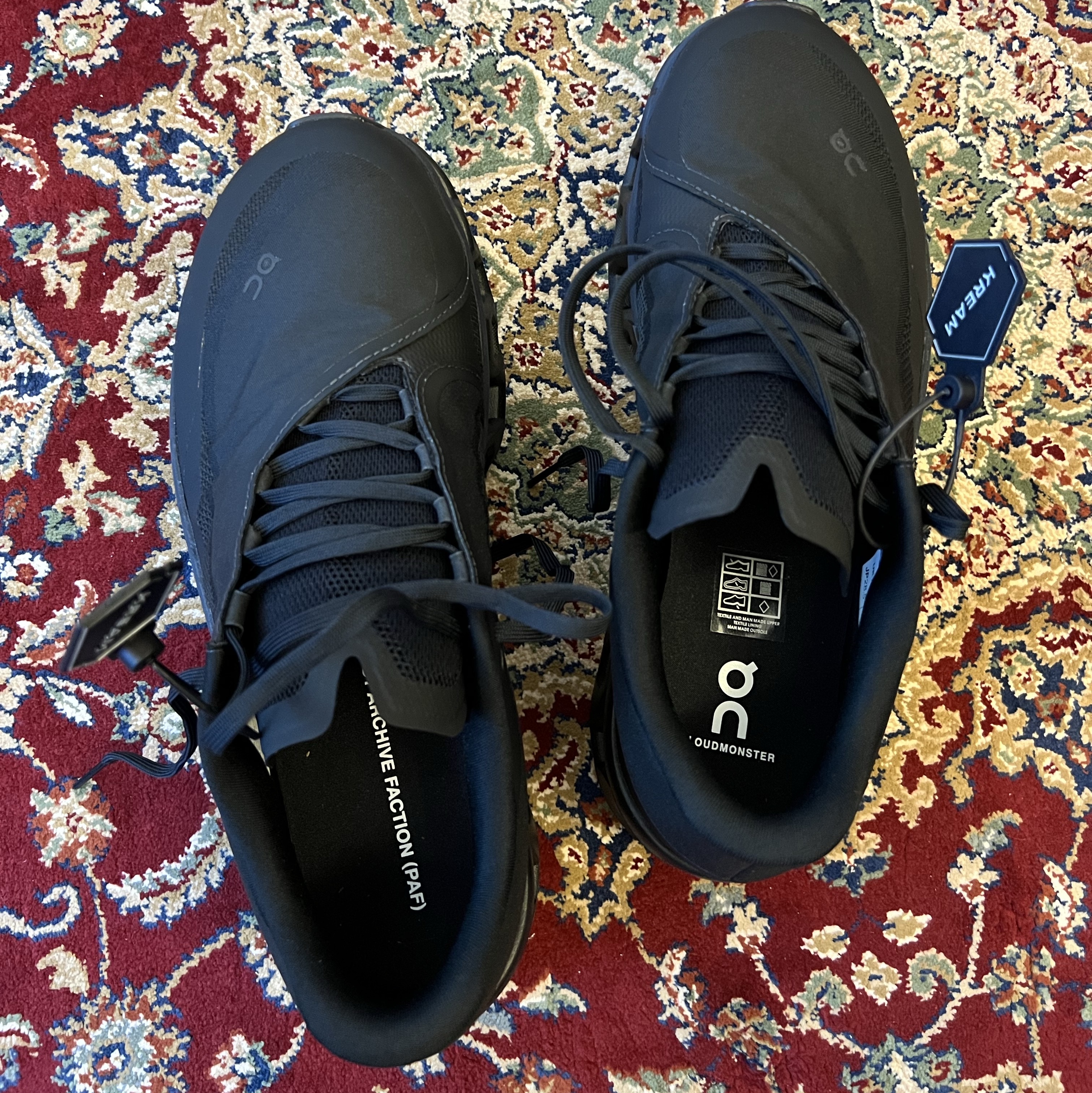 On Running x Post Archive Faction (Paf) Cloudmonster 2 Black Magnet 착용 스타일