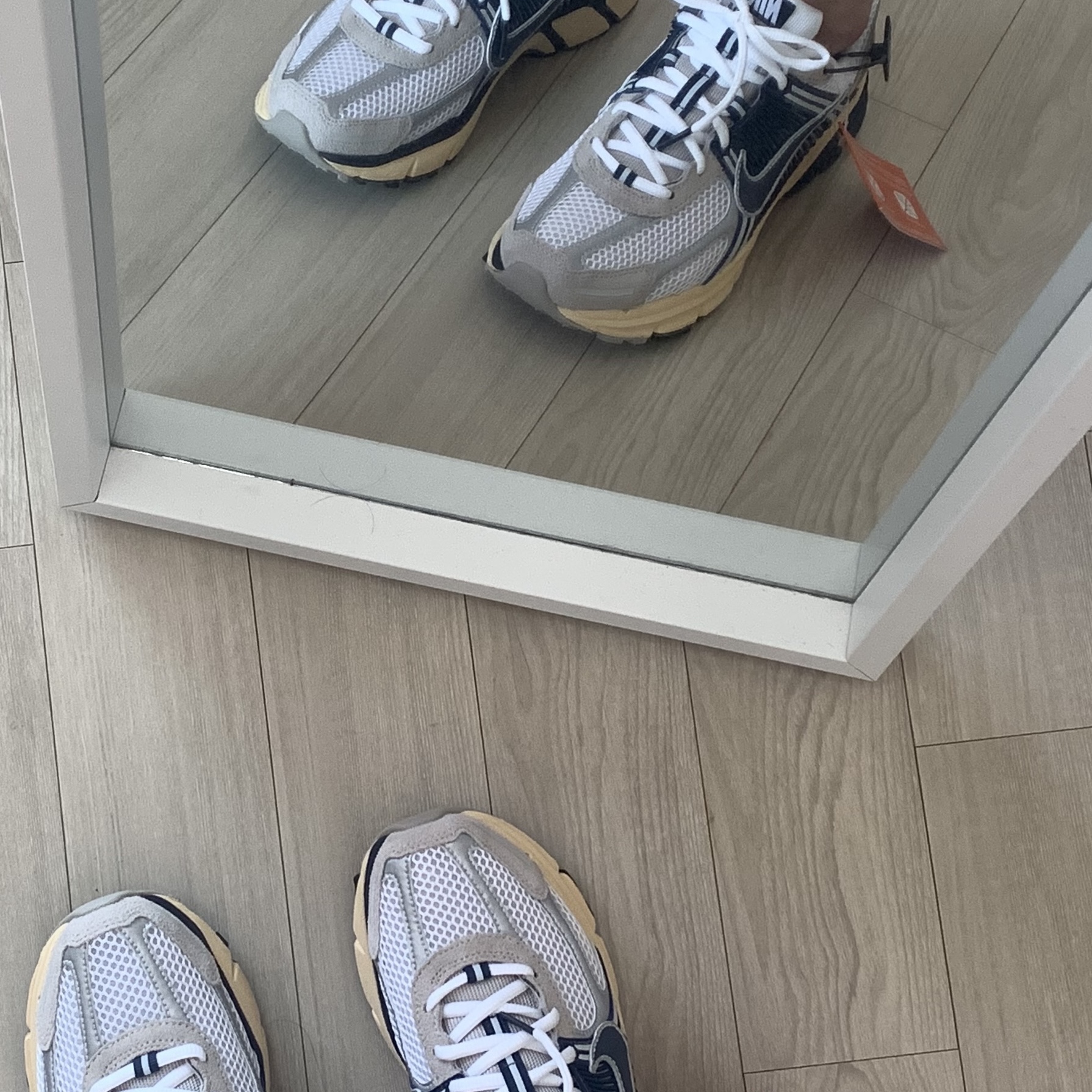 Nike Zoom Vomero 5 White Thunder Blue 착용 스타일