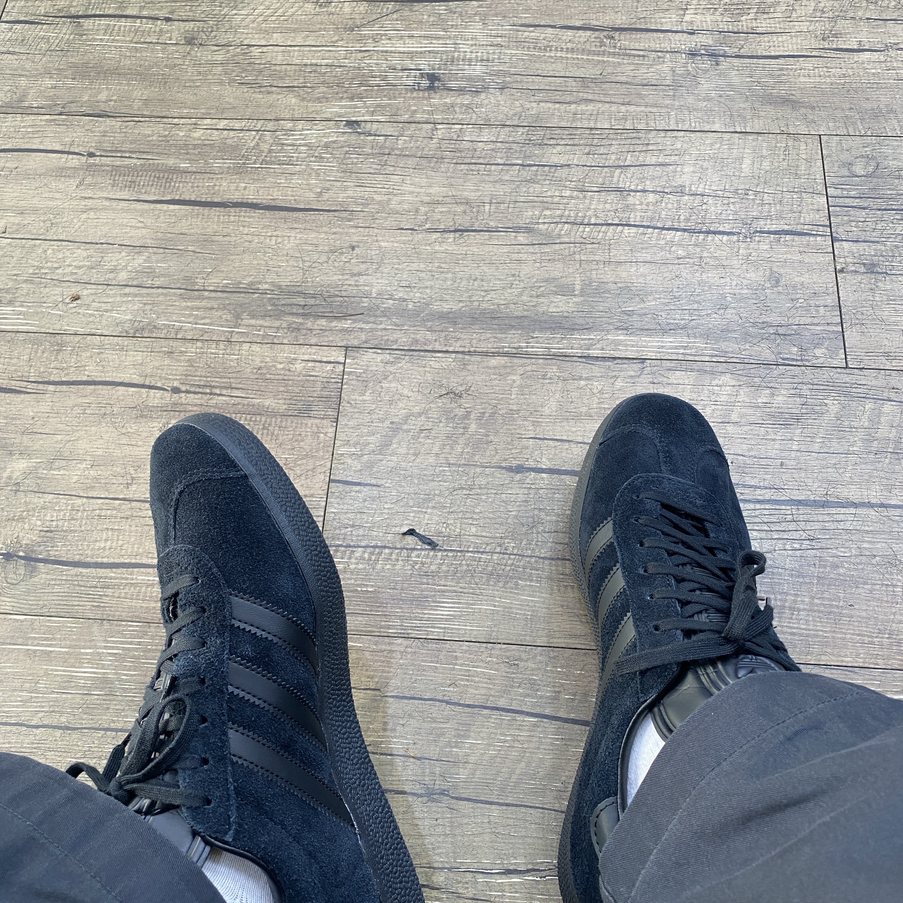 Adidas Gazelle Triple Black 착용 스타일