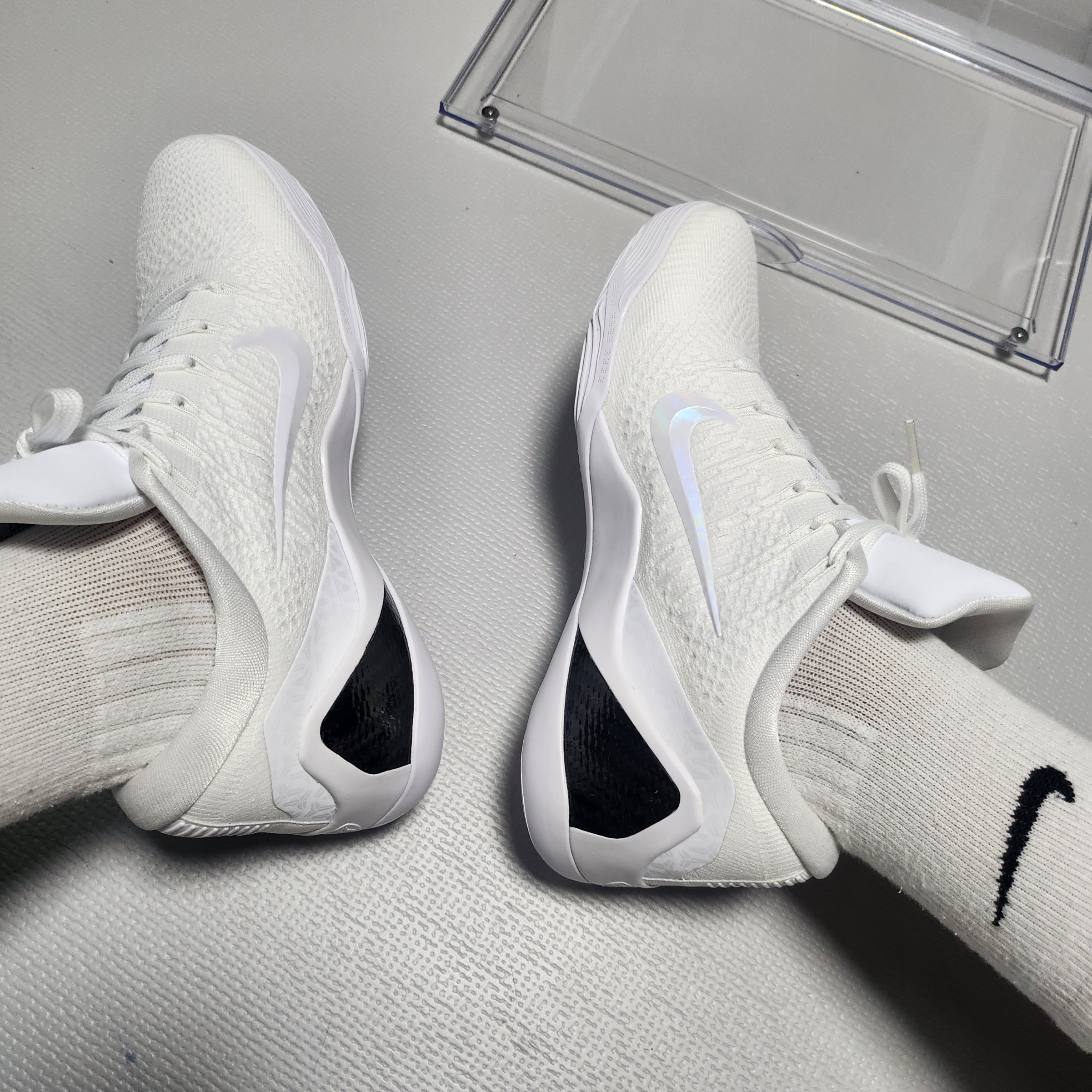 Nike Kobe 9 Elite Low Protro Halo 착용 스타일