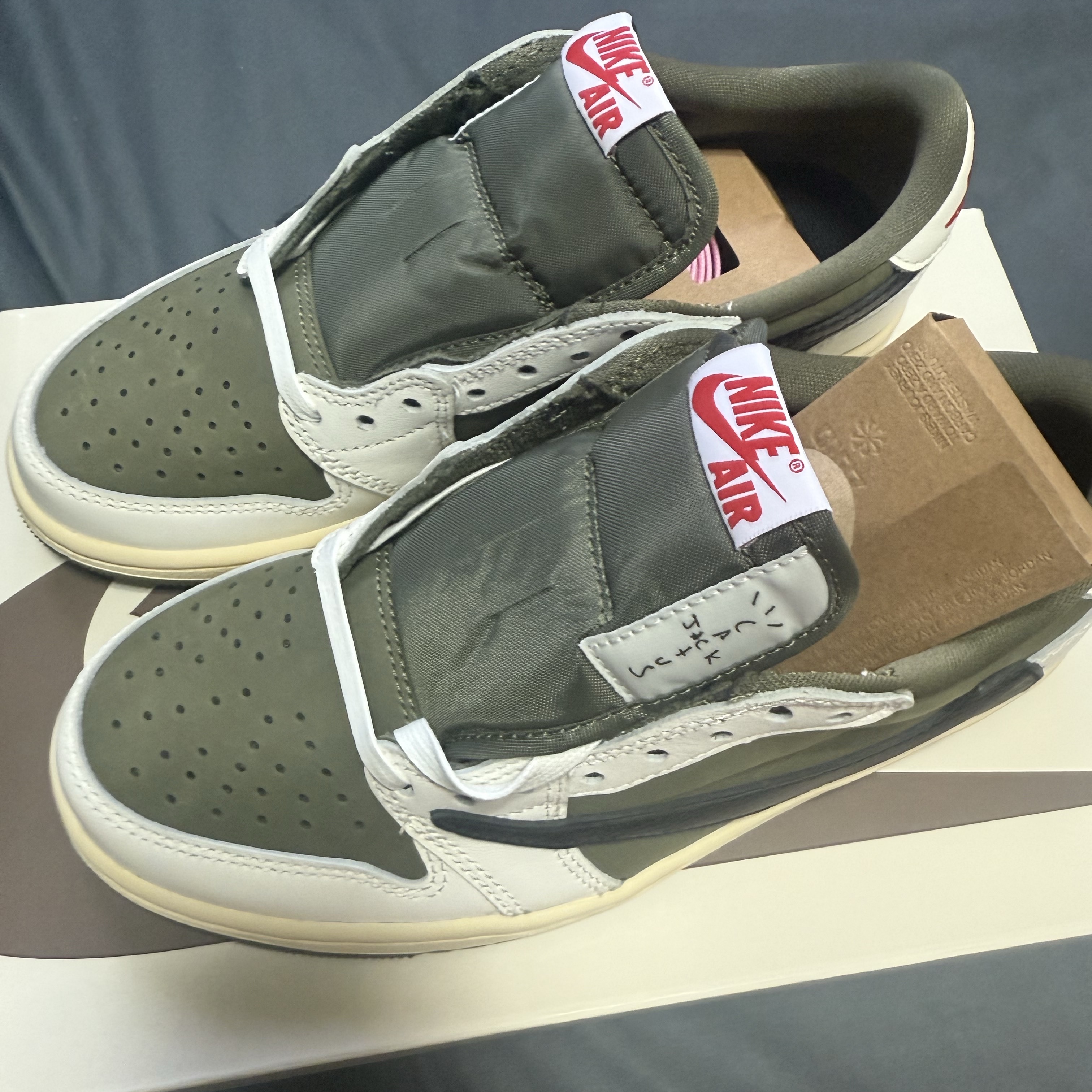 Jordan 1 x Travis Scott Retro Low OG SP Reverse Olive 착용 스타일