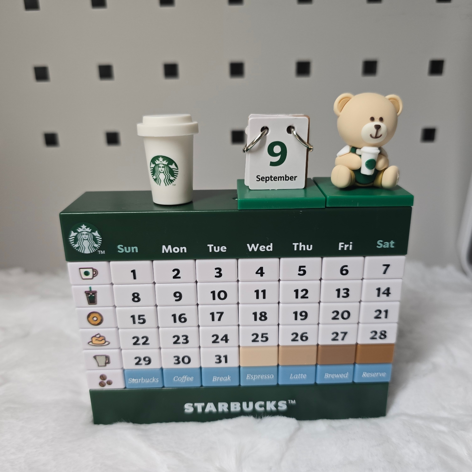 Starbucks 25th Anniversary Bearista Block Calender 착용 스타일