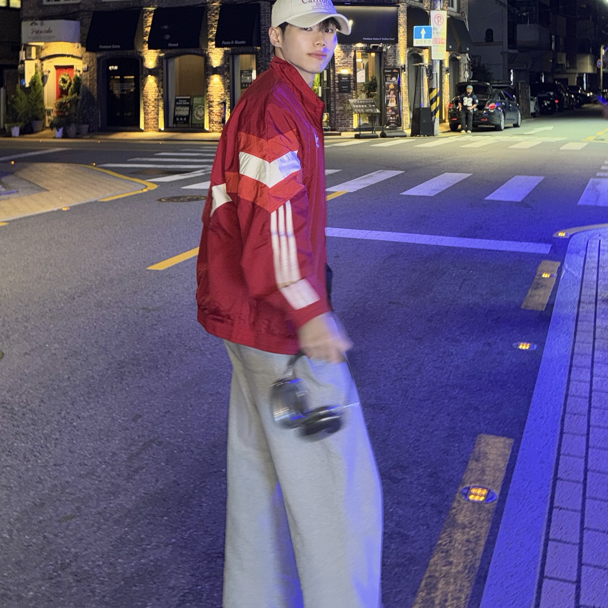 Apple AirPods Max Lightning Space Gray (Korean Ver.), Adidas Bayern Munchen Originals Track Top Active Maroon - KR Sizing 착용 스타일 - 1