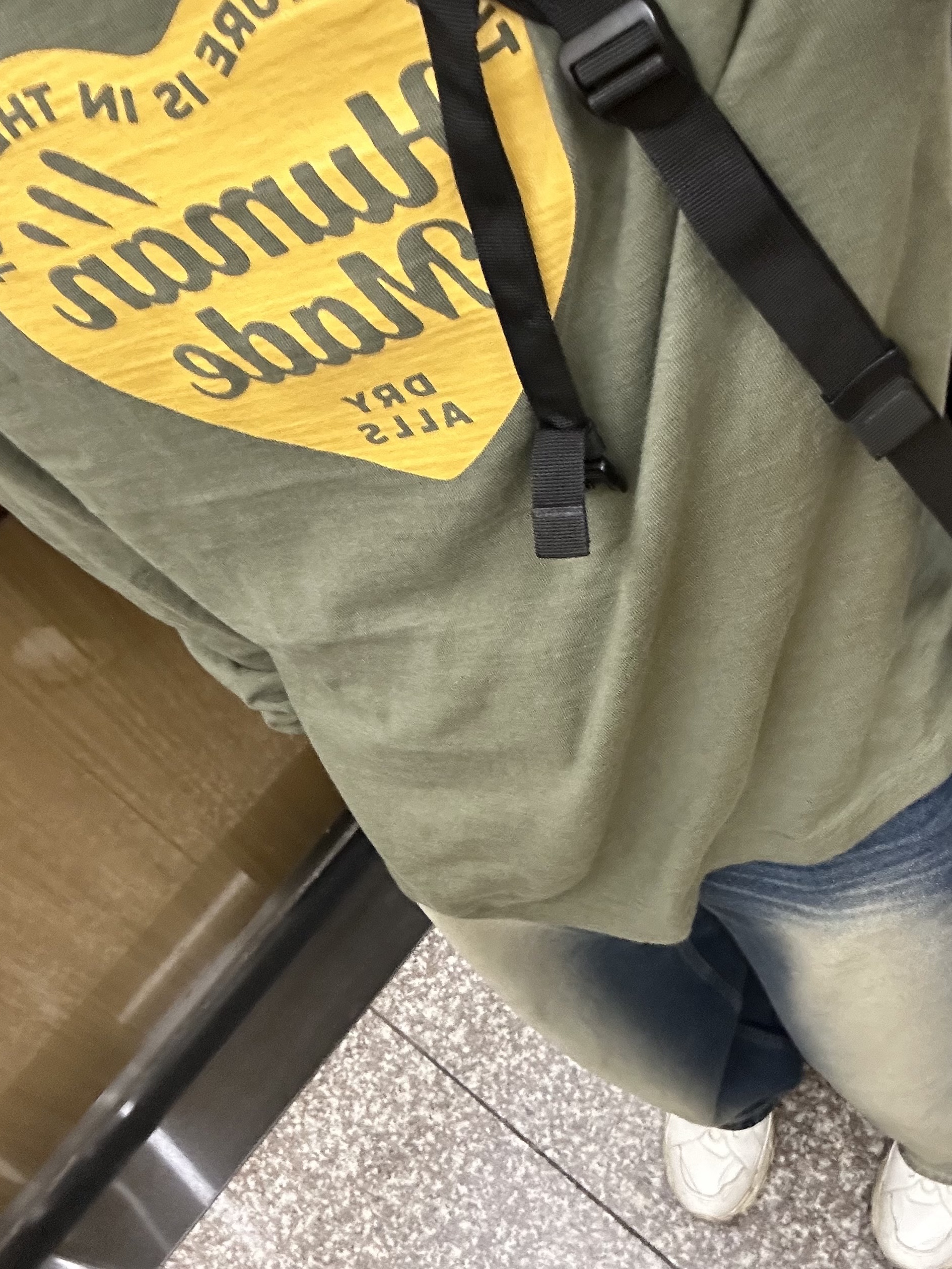 Human Made Graphic L/S T-Shirt Olive Drab, Valentino Bounce Calfskin Sneakers White Black 착용 스타일 - 1