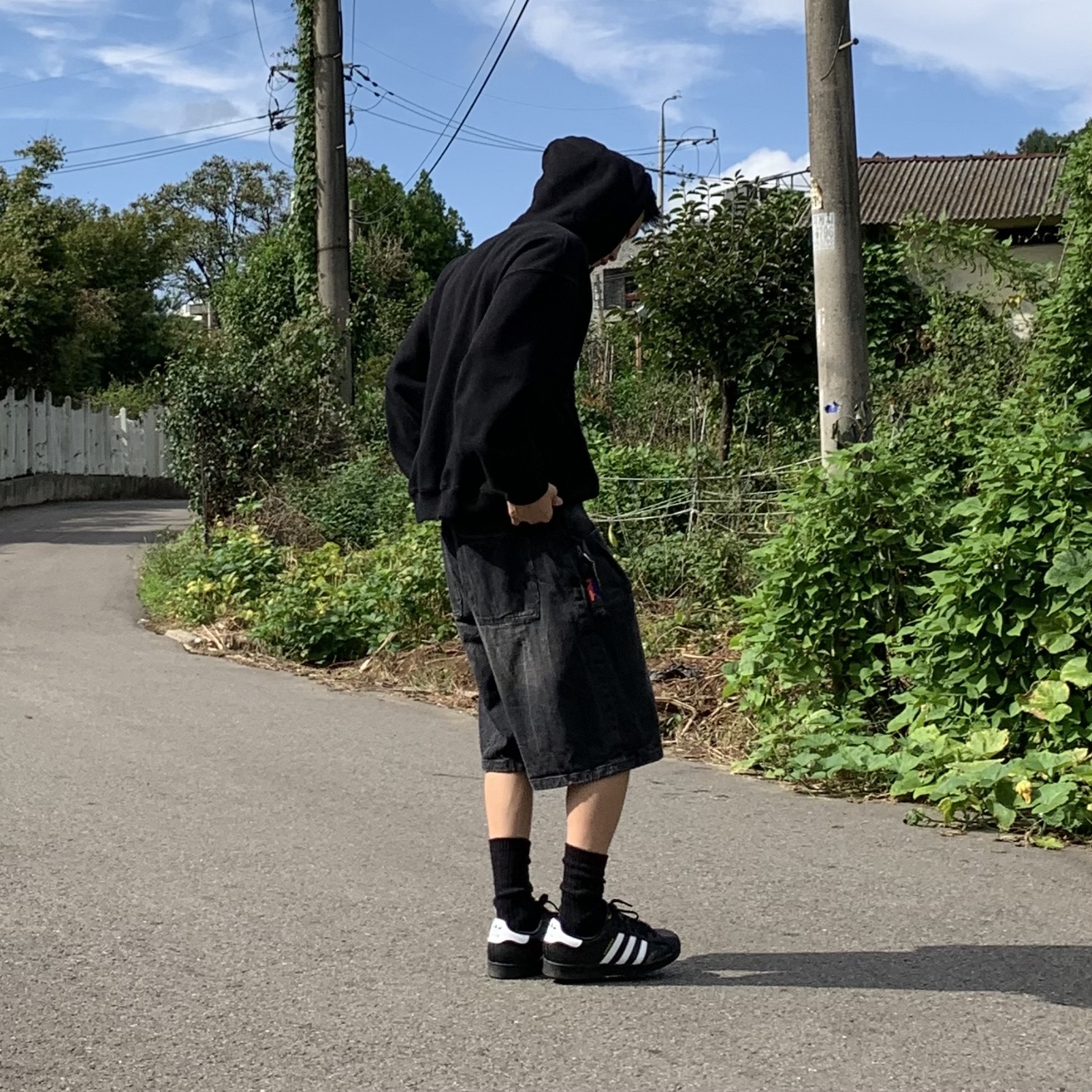 Adidas Superstar Core Black White, Millo Archive Layer Washed Denim Bermuda Pants Wahsed Black 착용 스타일 - 1