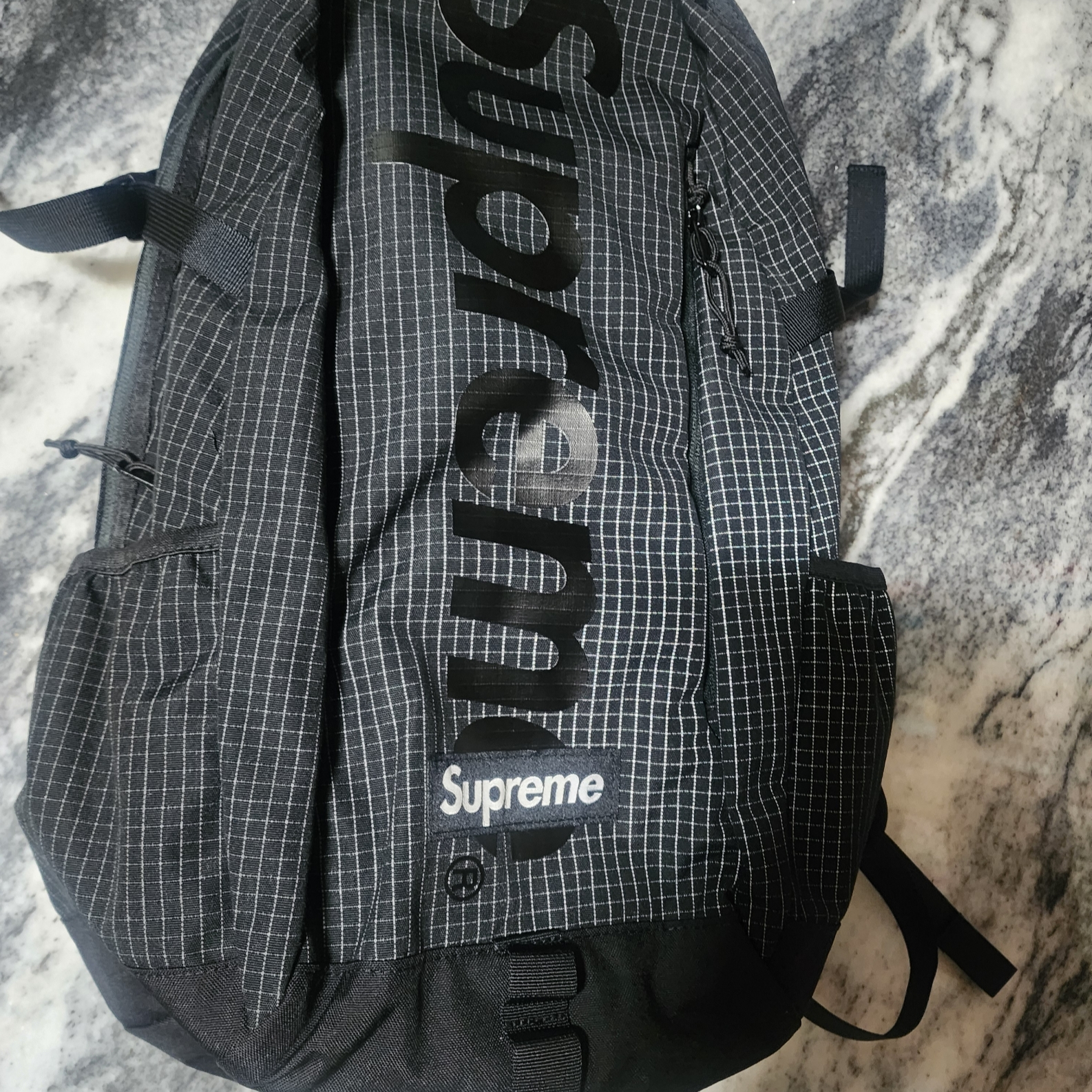 Supreme Backpack Black - 24SS 착용 스타일