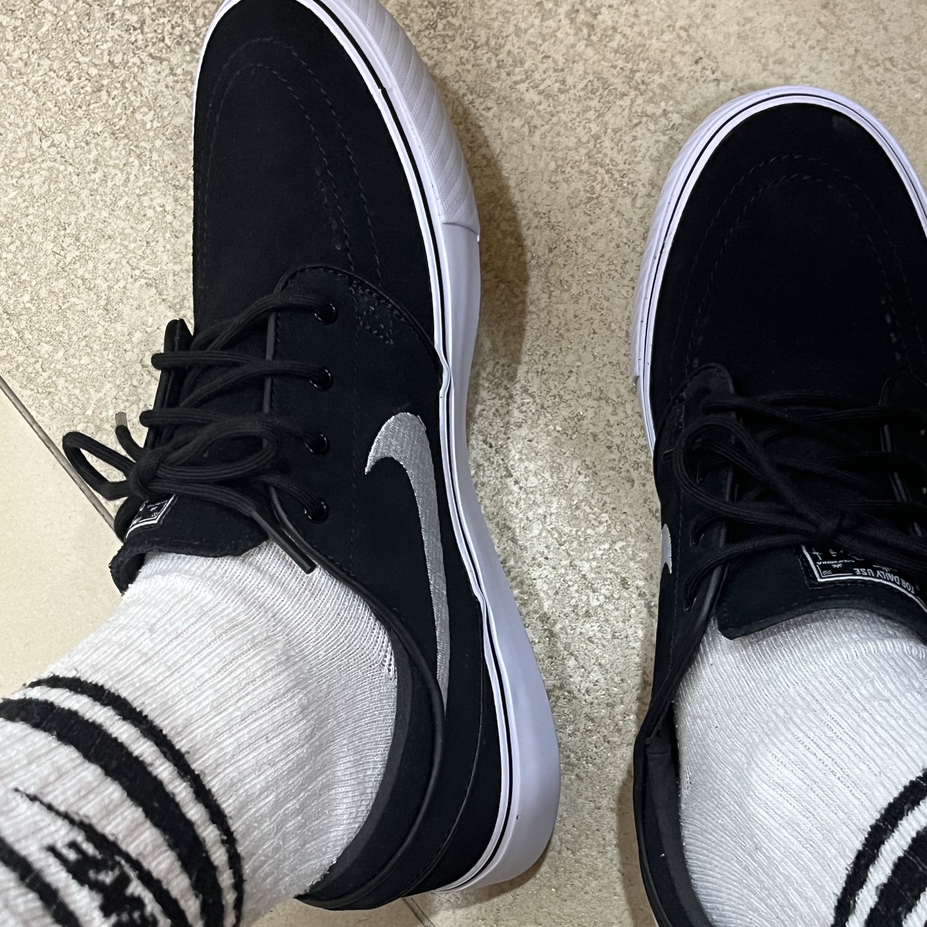Nike SB Zoom Stefan Janoski OG Black 착용 스타일