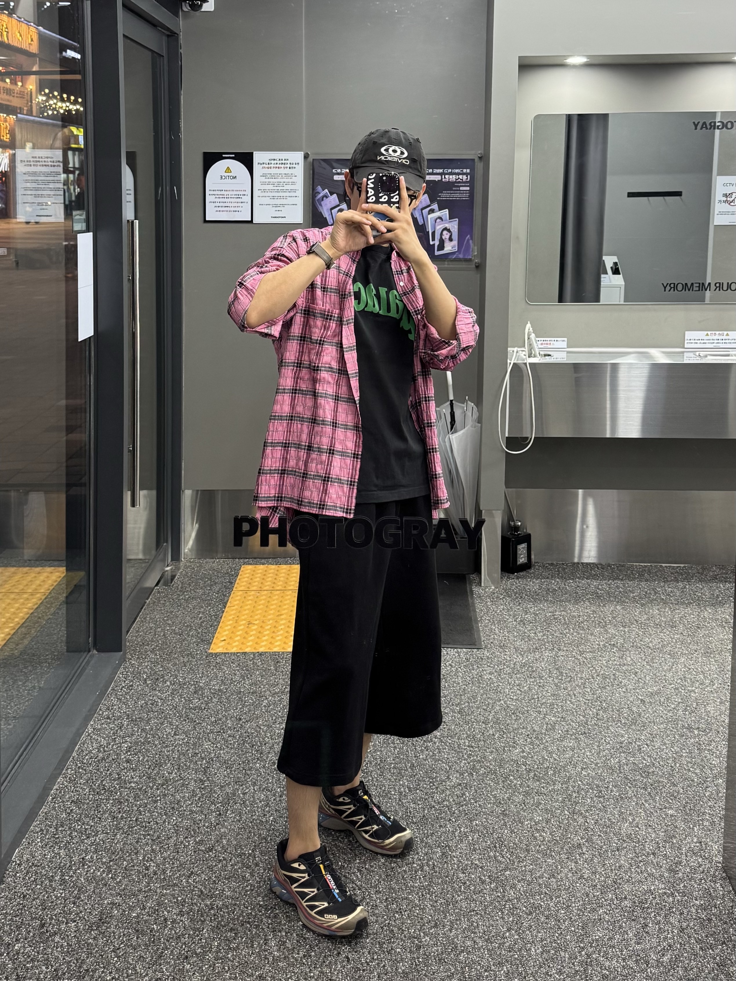 Palace Gassy T-Shirt Black - 24SS, Salomon XT-6 Black Falcon 착용 스타일