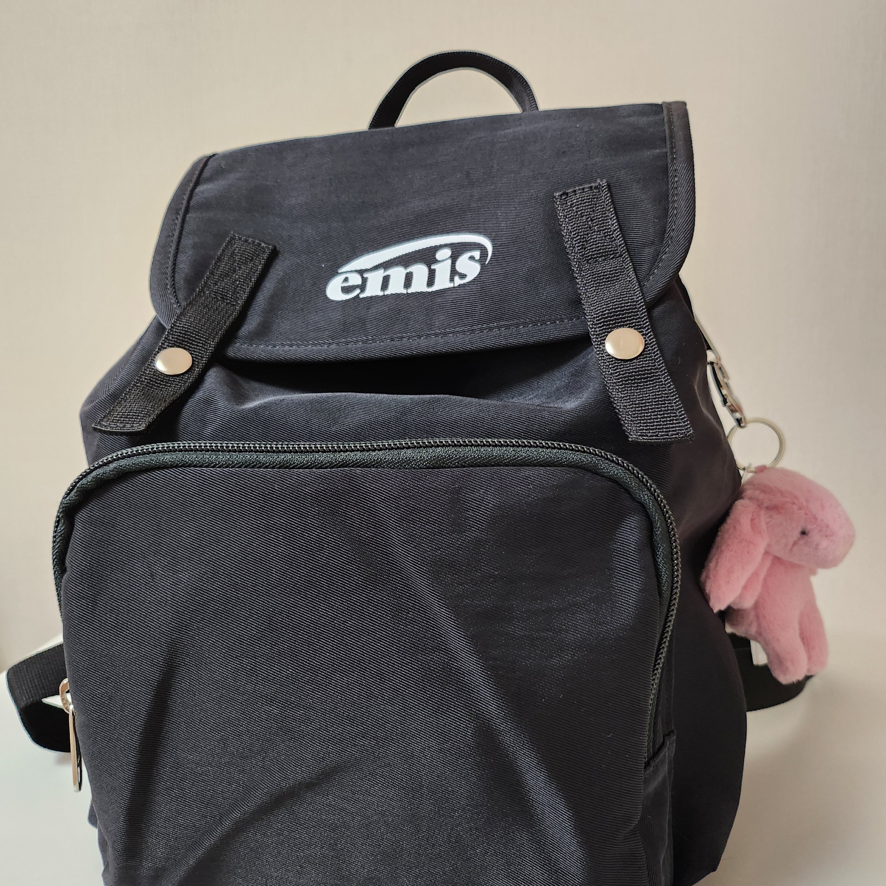 Jellycat Bashful Bunny Bag Charm Tulip, Emis Logo Mini Backpack Black 착용 스타일 - 2