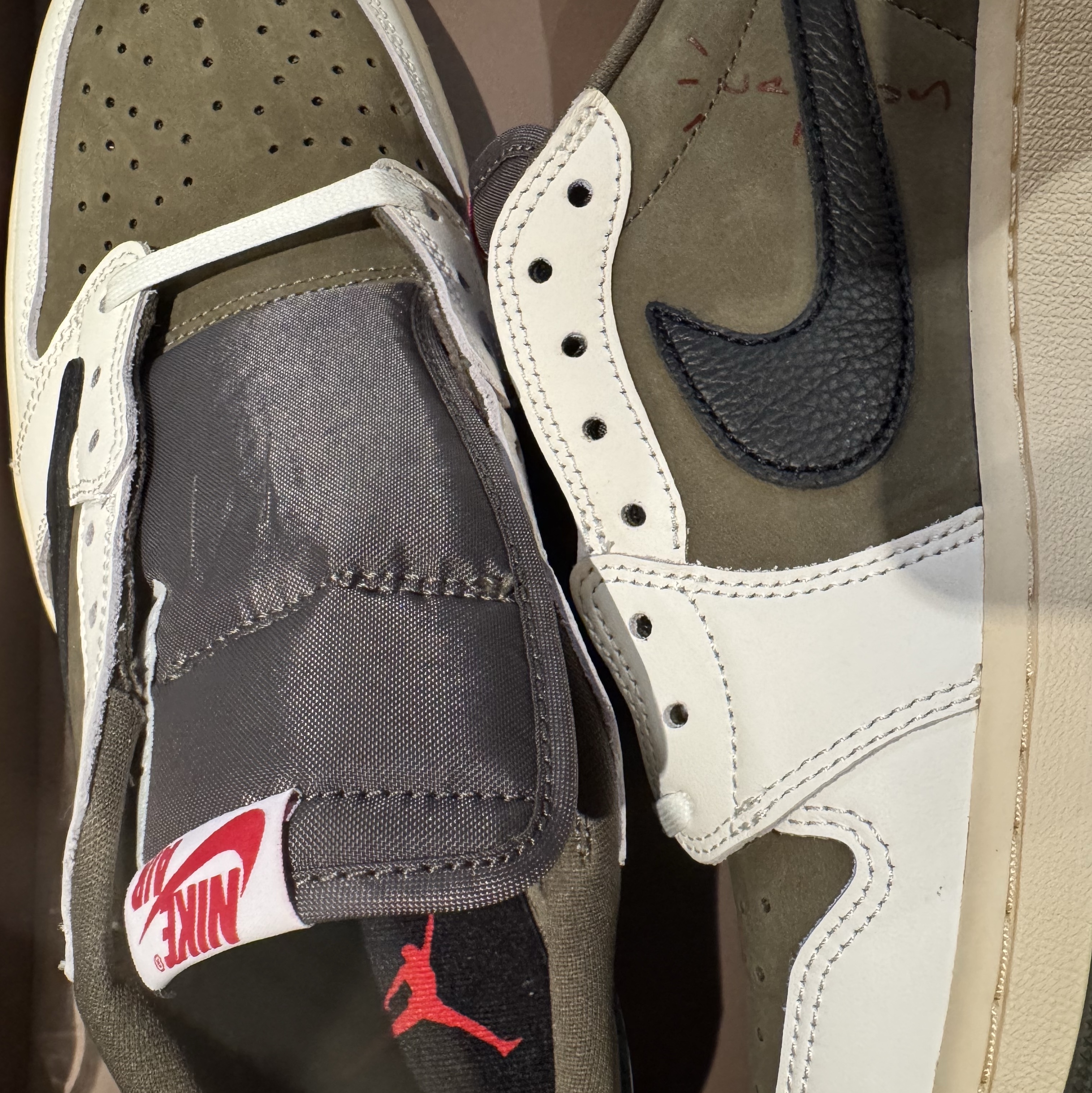 Jordan 1 x Travis Scott Retro Low OG SP Reverse Olive, (PS) Jordan 1 x Travis Scott Retro Low OG SP Reverse Olive 착용 스타일