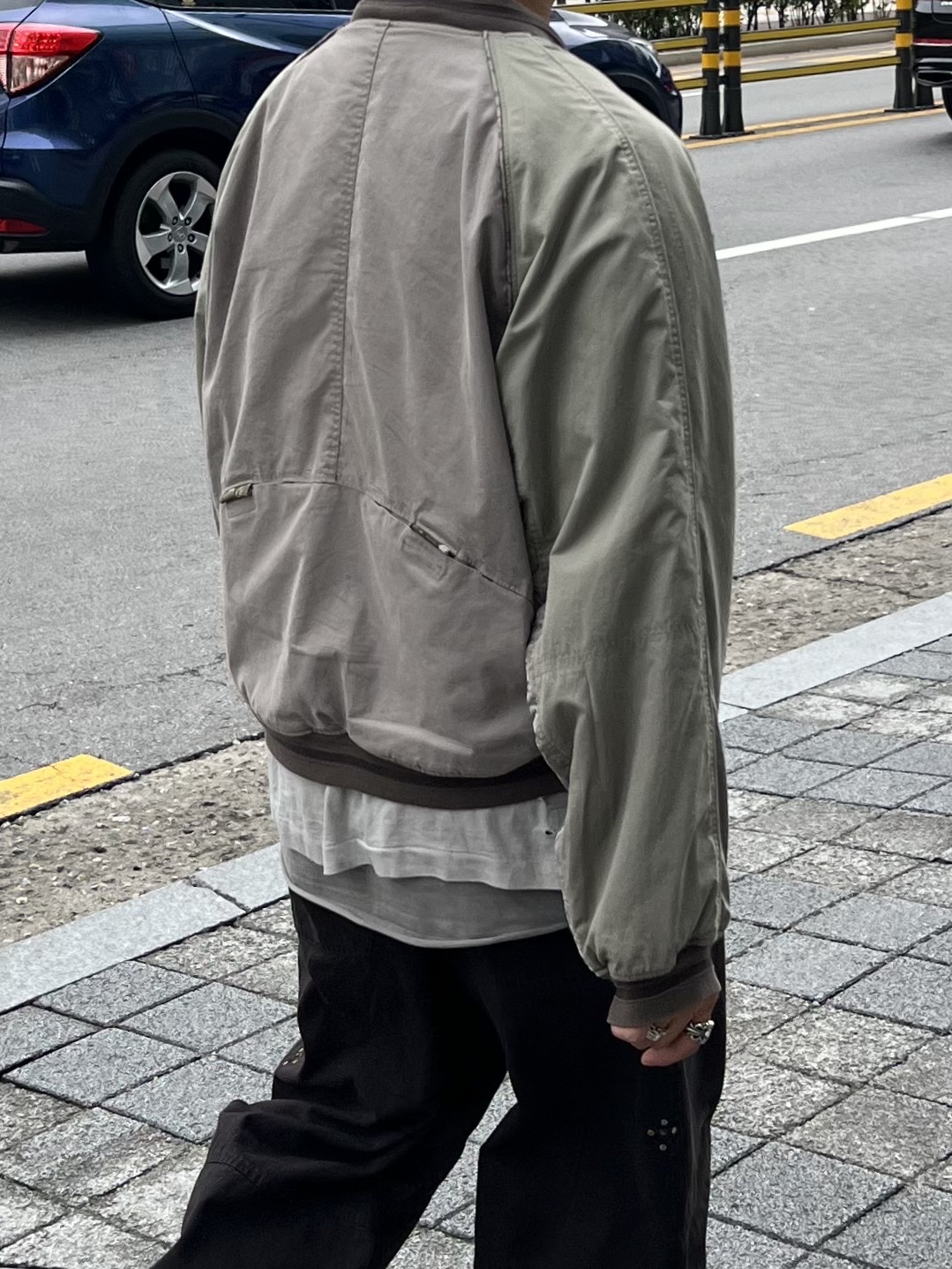 Polyteru Human Index Human Sleeveless Gray Beige, Polyteru x HANK Long Sleeve Blue Dog Vintage Gray - 24SS 착용 스타일 - 3