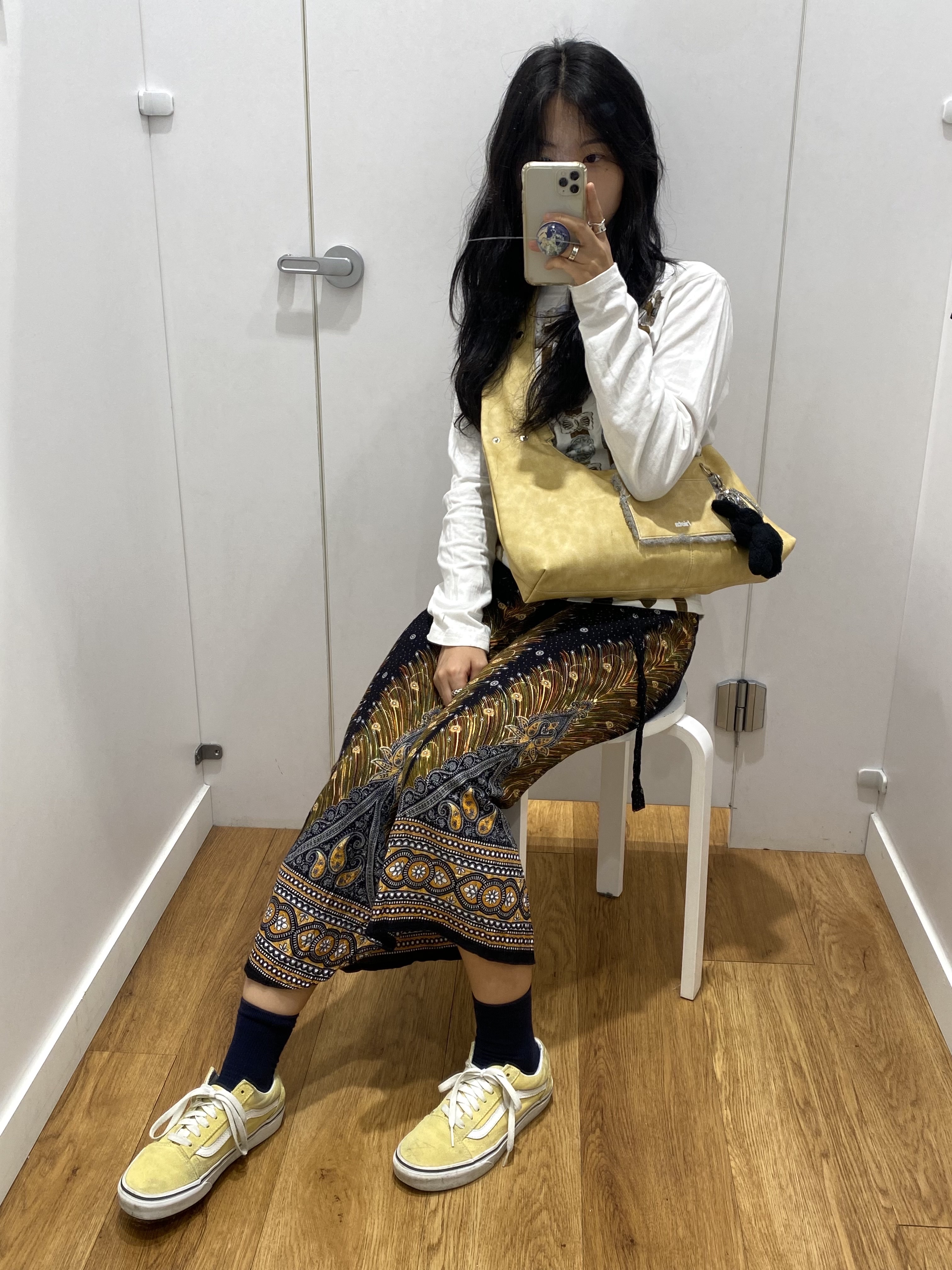 Nike x Martine Rose Shox MR4 Black, Balenciaga Arena Lambskin Le Cagole XS Shoulder Bag White 착용 스타일 - 4