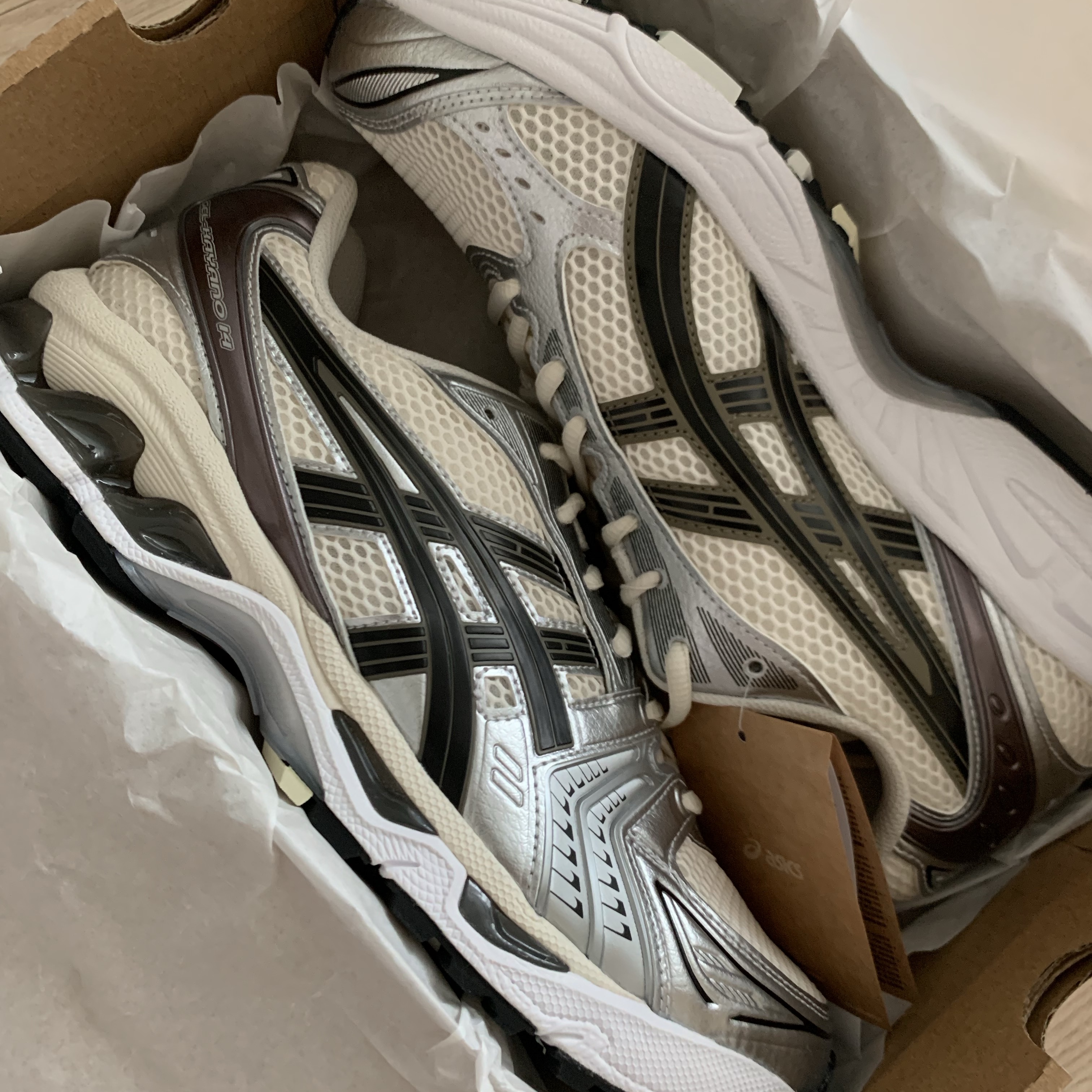 Asics Gel-Kayano 14 Cream Black 착용 스타일