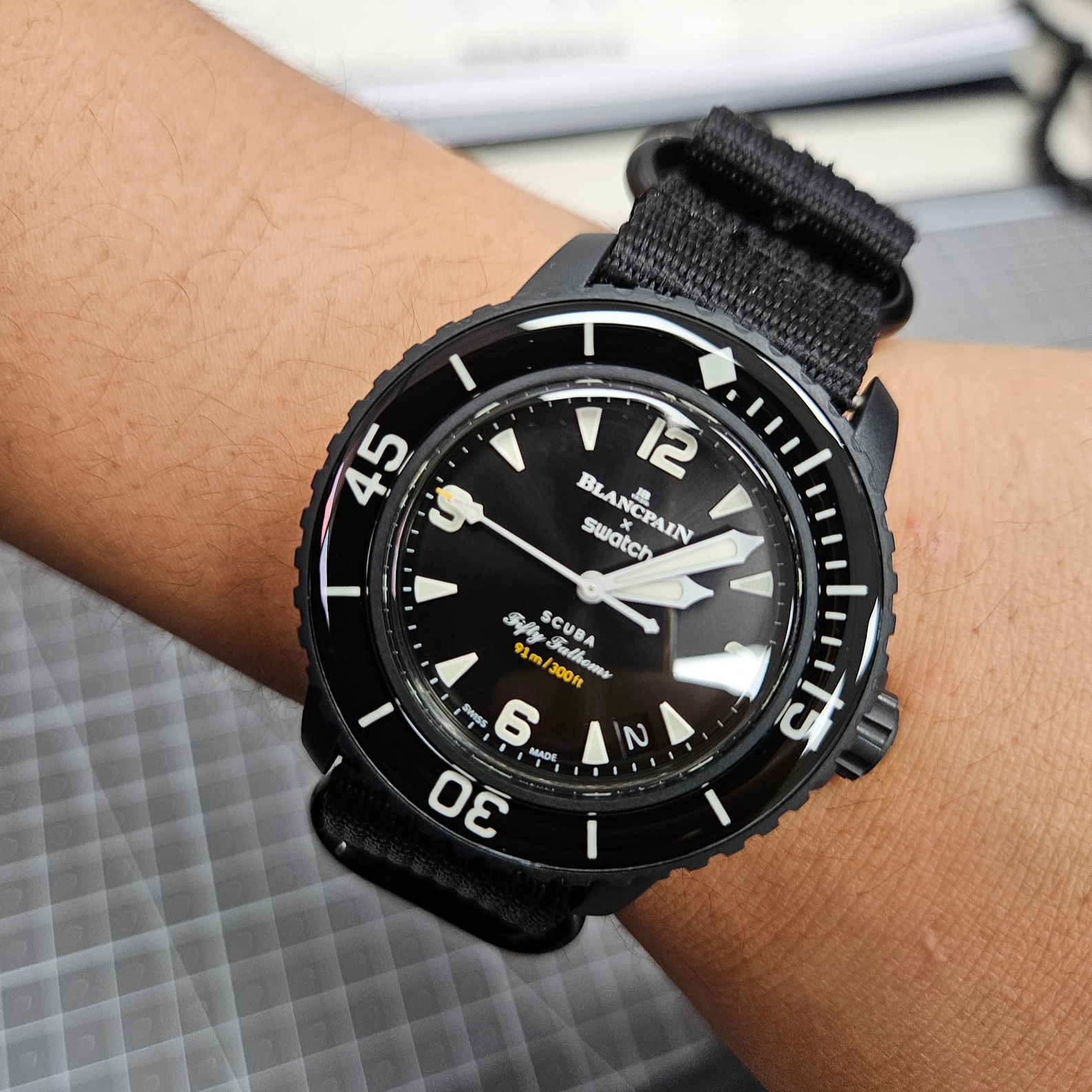 Swatch x Blancpain Bioceramic Ocean of Storms 착용 스타일