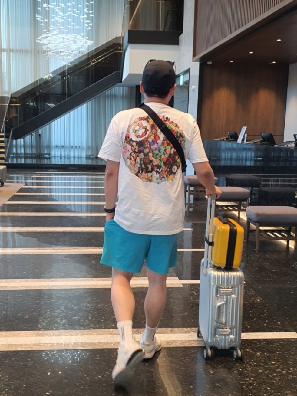 Stussy Plush T-Shirt White, (W) Patagonia Baggies Shorts 5 Inch Lago Blue 착용 스타일