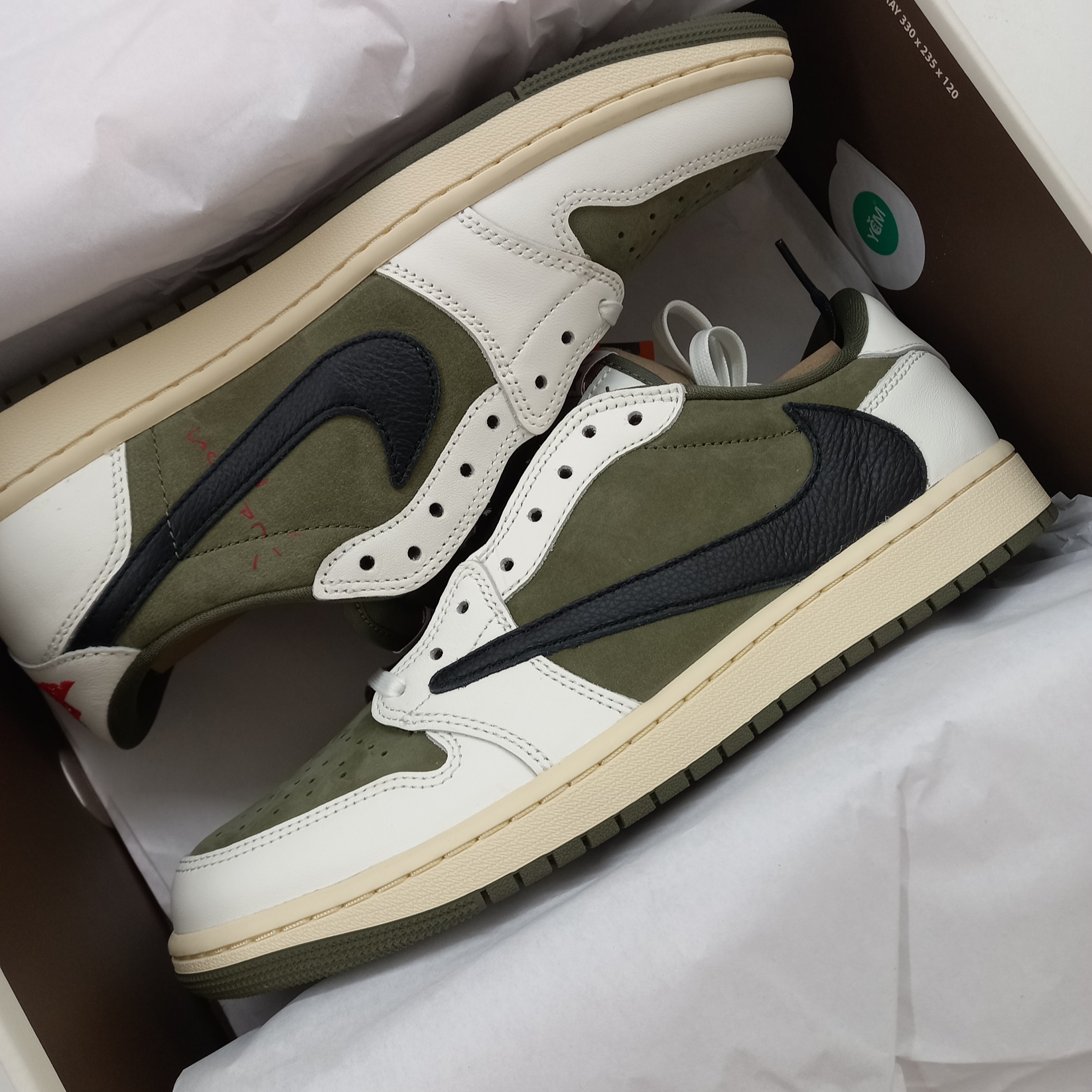 Jordan 1 x Travis Scott Retro Low OG SP Reverse Olive 착용 스타일