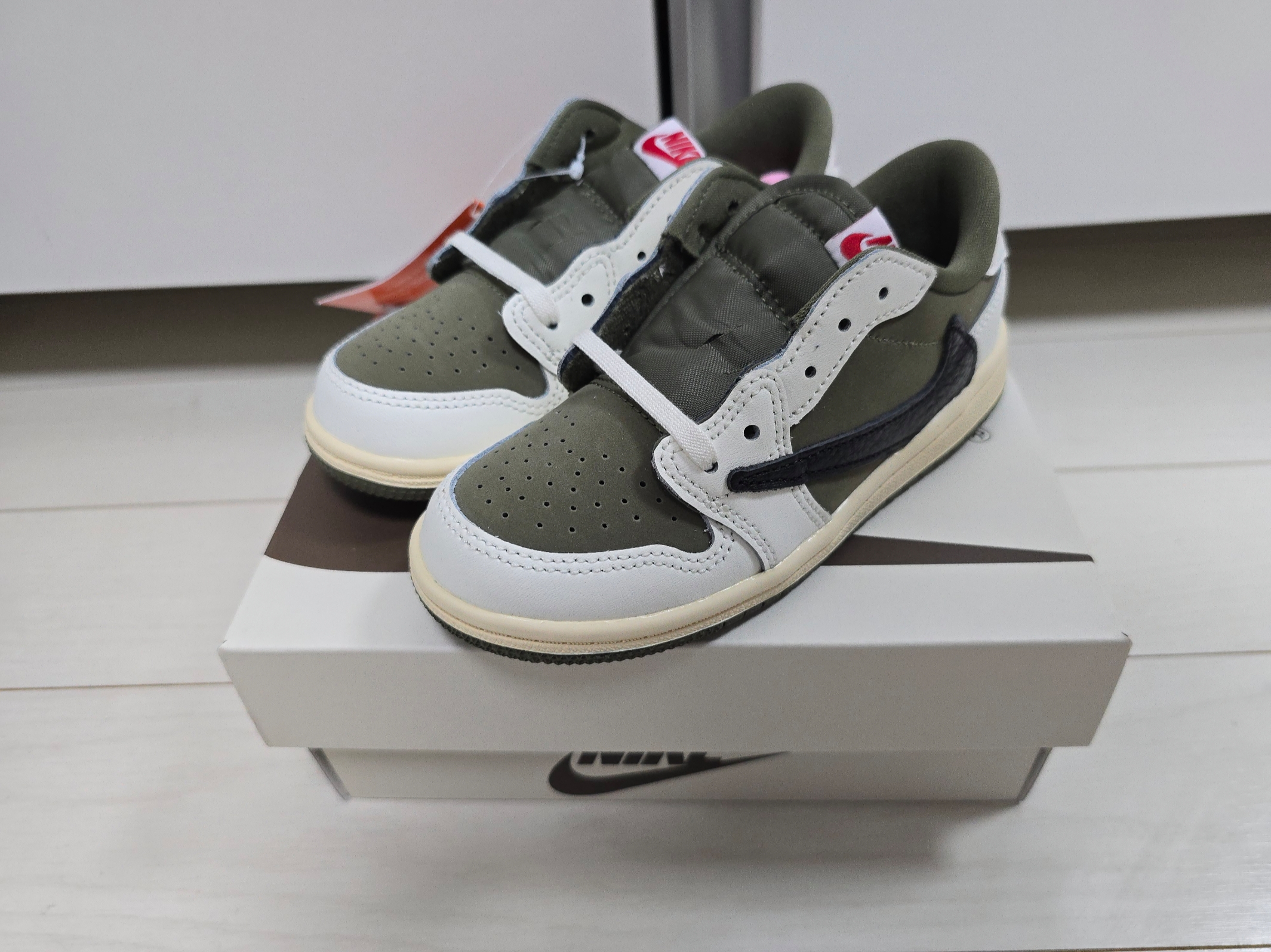 (TD) Jordan 1 x Travis Scott Retro Low OG SP Reverse Olive 착용 스타일