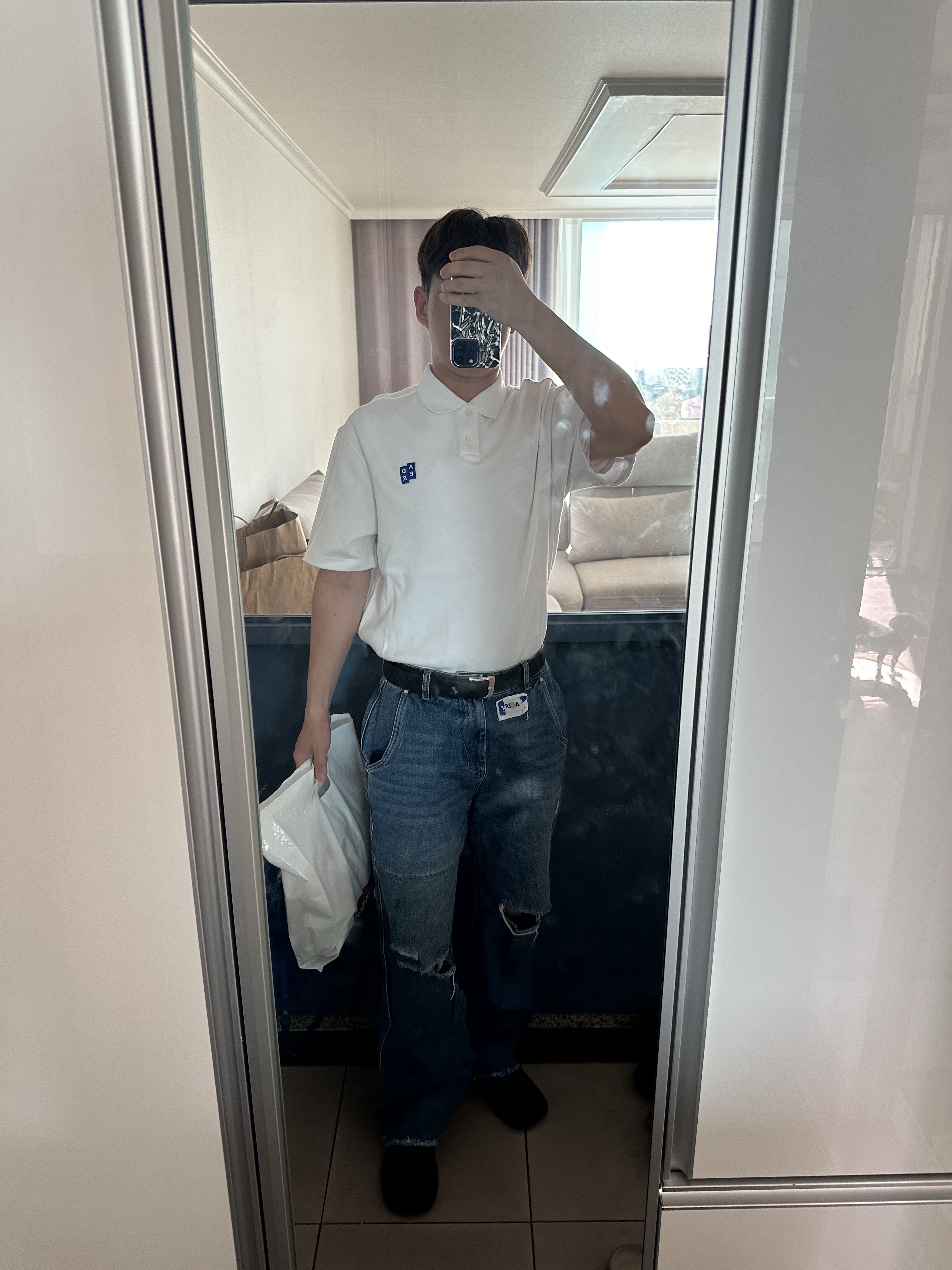 Ader Error Sig; TRS Tag Polo T-Shirt 01 Off White 착용 스타일